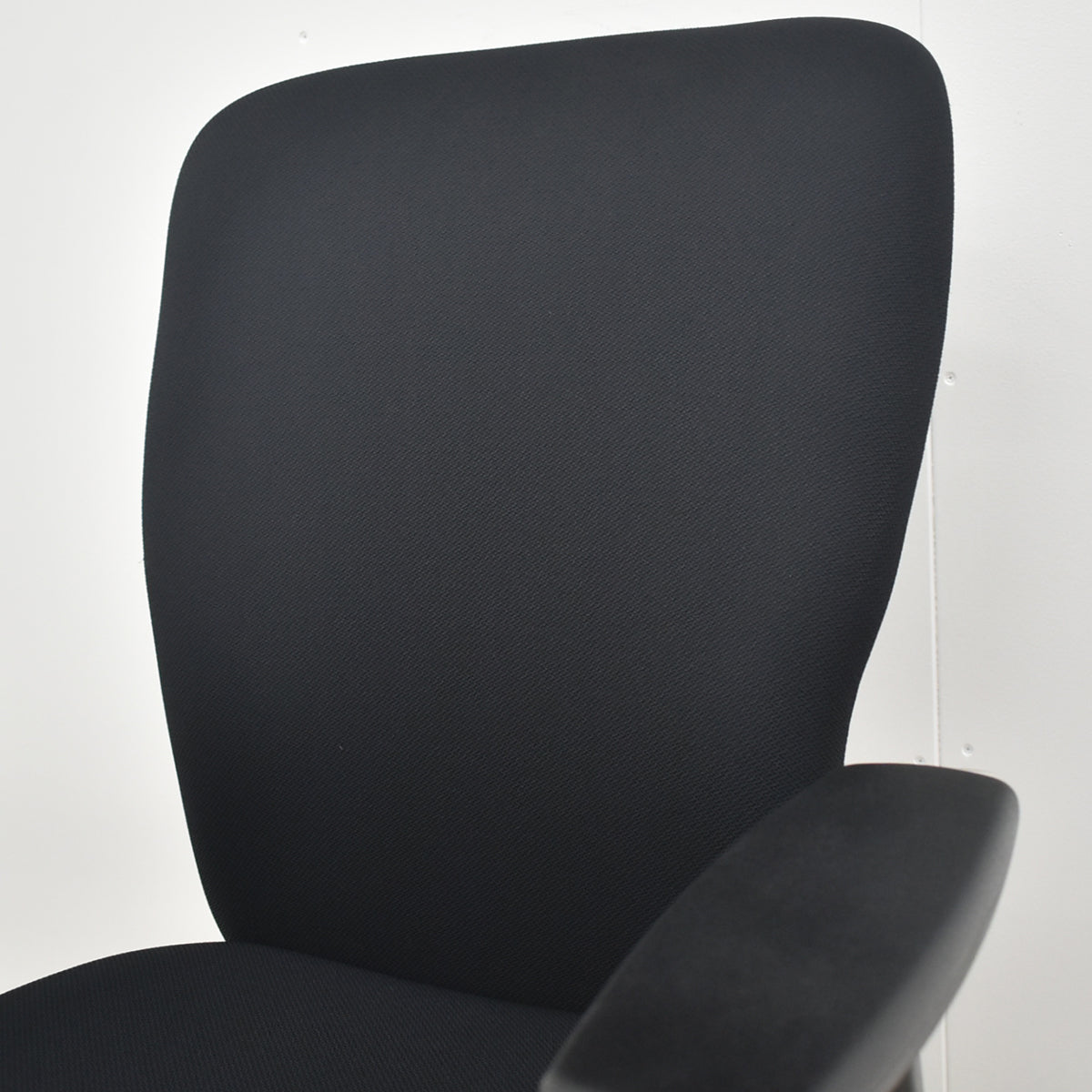 【中古】くろがね工作所　トライフィット　ハイバック　可動肘　ハンガー　ブラック　2026081706【中古オフィス家具】