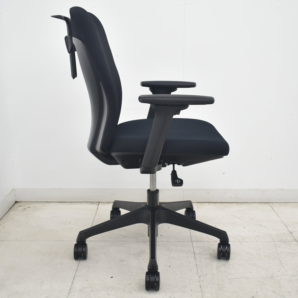 【中古】くろがね工作所　トライフィット　ハイバック　可動肘　ハンガー　ブラック　2026081706【中古オフィス家具】