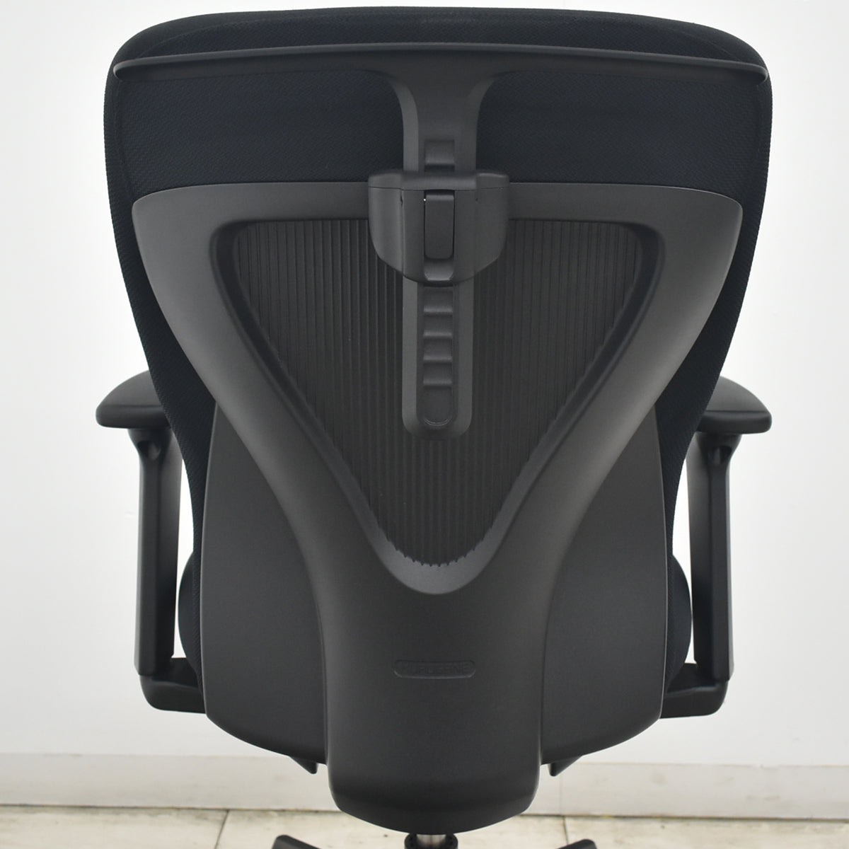【中古】くろがね工作所　トライフィット　ハイバック　可動肘　ハンガー　ブラック　2026081706【中古オフィス家具】
