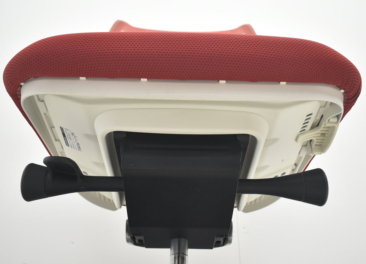 【中古】オカムラ　サブリナ　ランバーサポート　前傾機能付　ポリッシュ　肘なし　レッド　2026081801【中古オフィス家具】
