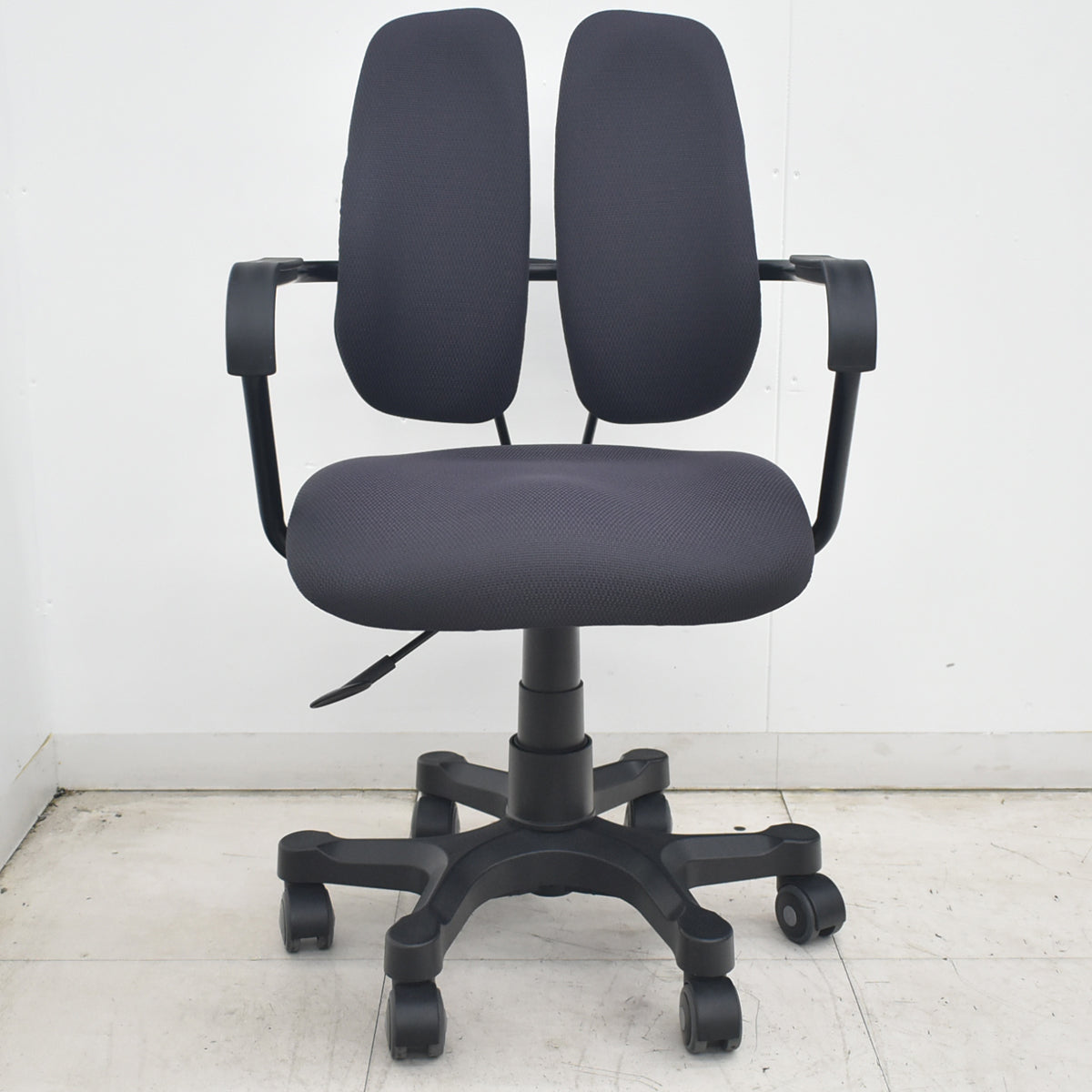 【中古】デュオレスト　コンフィー　DR-260　固定肘　ブラック　2026081906【中古オフィス家具】