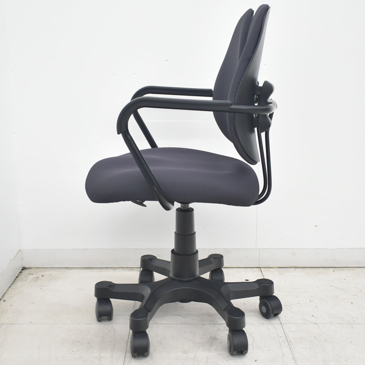 【中古】デュオレスト　コンフィー　DR-260　固定肘　ブラック　2026081906【中古オフィス家具】