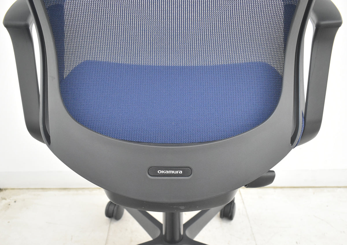 【中古】オカムラ　エスクード　ハイバック　固定肘　ハンガー　2020年製　ダークブルー　2026082002【中古オフィス家具】