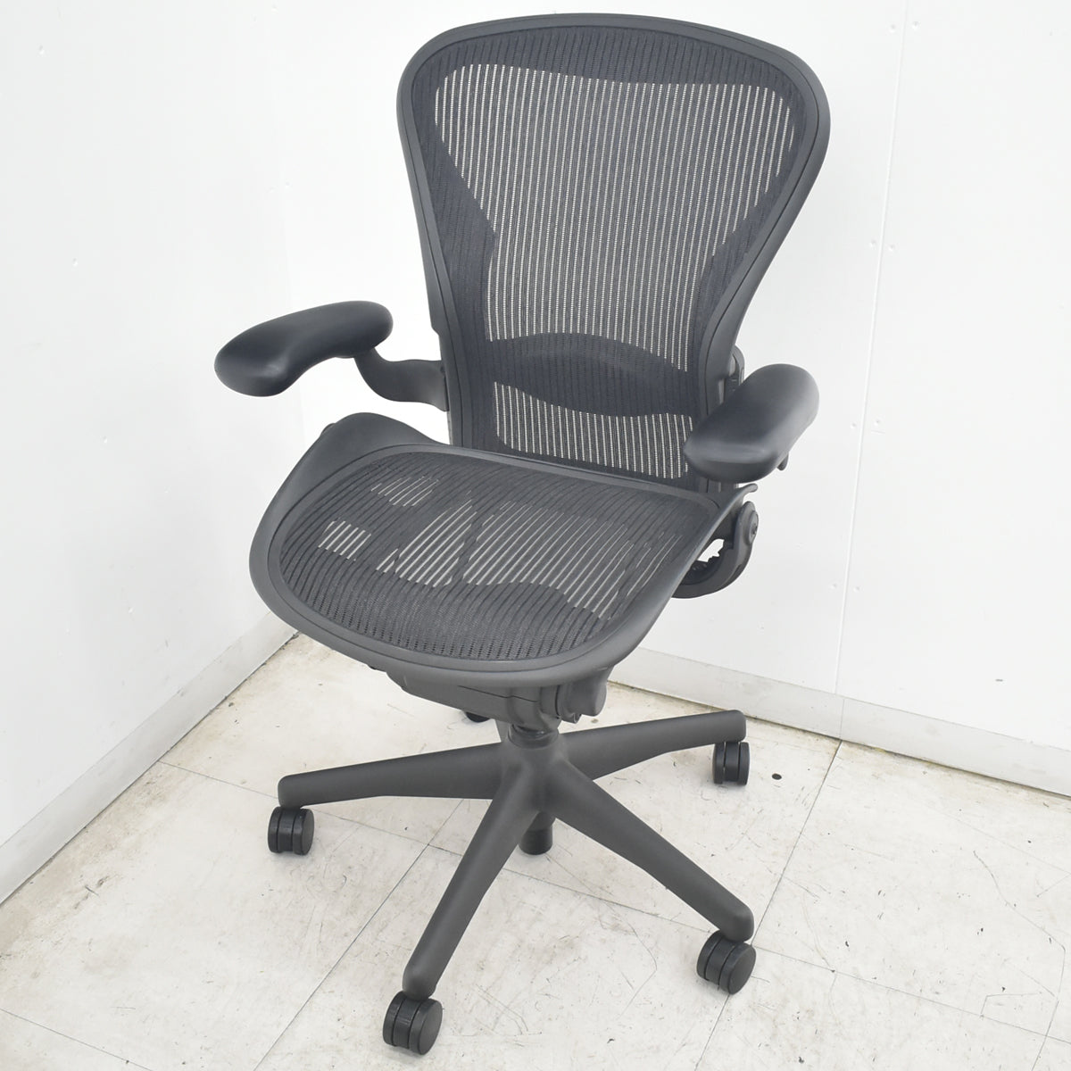 【中古】ハーマンミラー　アーロンチェア　スタンダード　Ｂサイズ　ランバーサポート　ブラック　2026082401【中古オフィス家具】