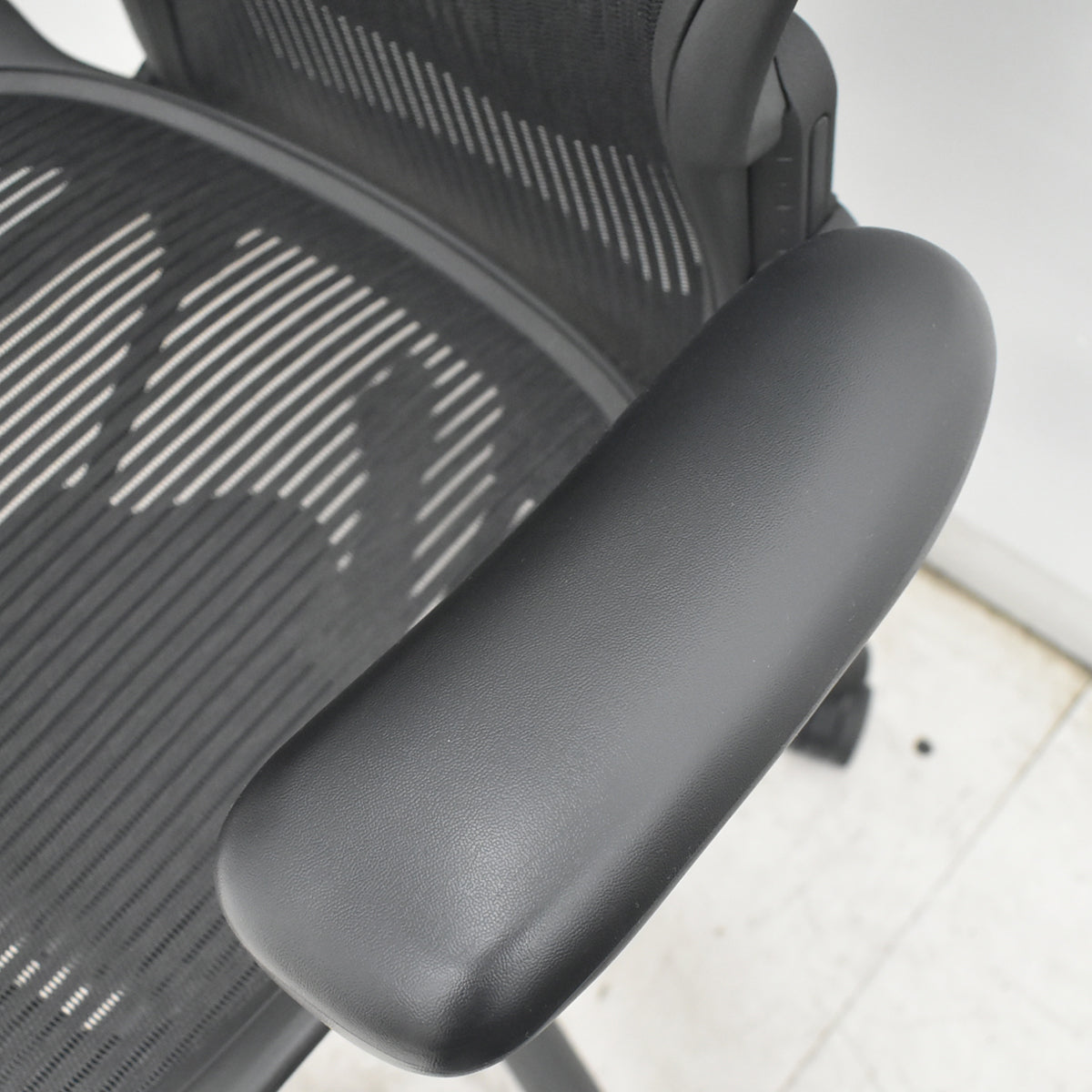 【中古】ハーマンミラー　アーロンチェア　スタンダード　Ｂサイズ　ランバーサポート　ブラック　2026082401【中古オフィス家具】