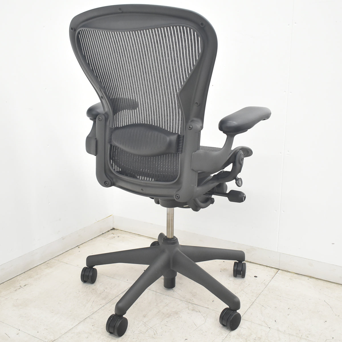 【中古】ハーマンミラー　アーロンチェア　スタンダード　Ｂサイズ　ランバーサポート　ブラック　2026082401【中古オフィス家具】