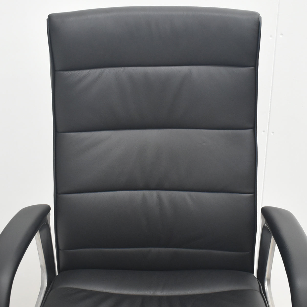【中古】オカムラ　CEシリーズ　ハイバック　RZタイプ　エグゼクティブチェア　固定肘　革張り　ブラック　2026082408【中古オフィス家具】