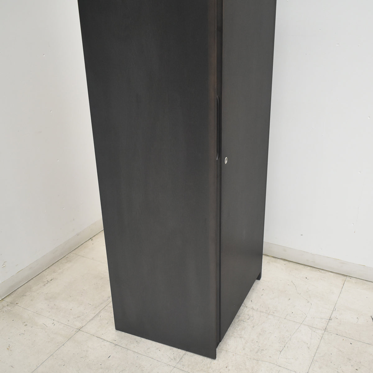 【中古】オカムラ　役員用ワードローブ　木製　幅600　2026082409【中古オフィス家具】