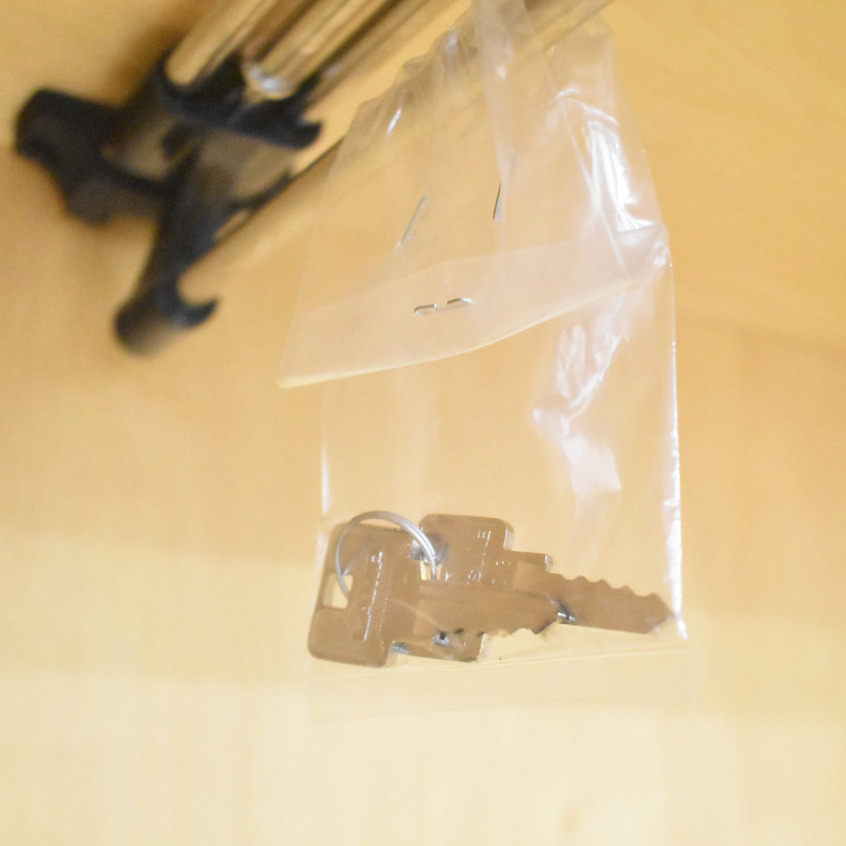 【中古】オカムラ　役員用ワードローブ　木製　幅600　2026082409【中古オフィス家具】