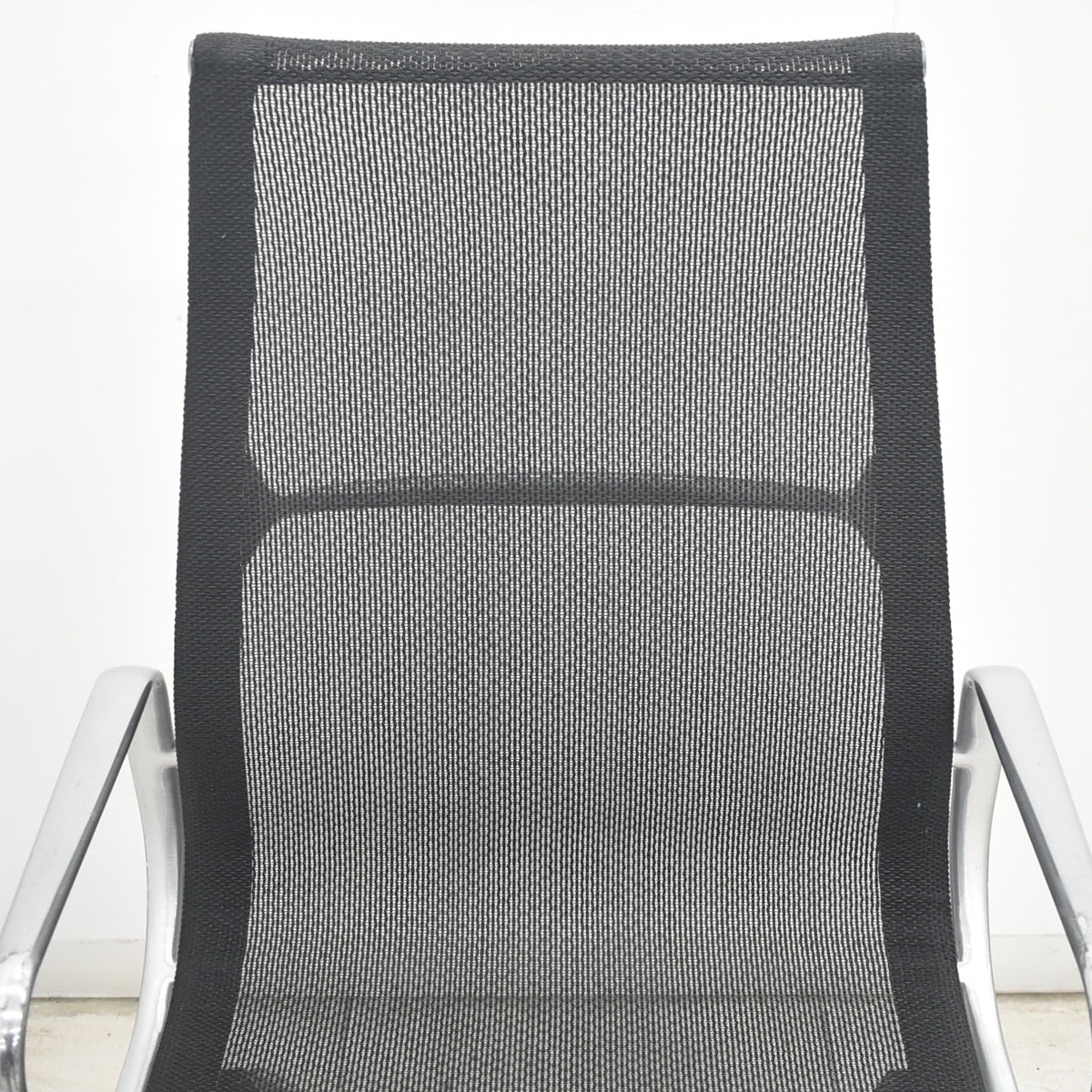 【中古】ハーマンミラー　イームズ　アルミナムグループ エグゼクティブチェア　メッシュ　ブラック　2026082501【中古オフィス家具】