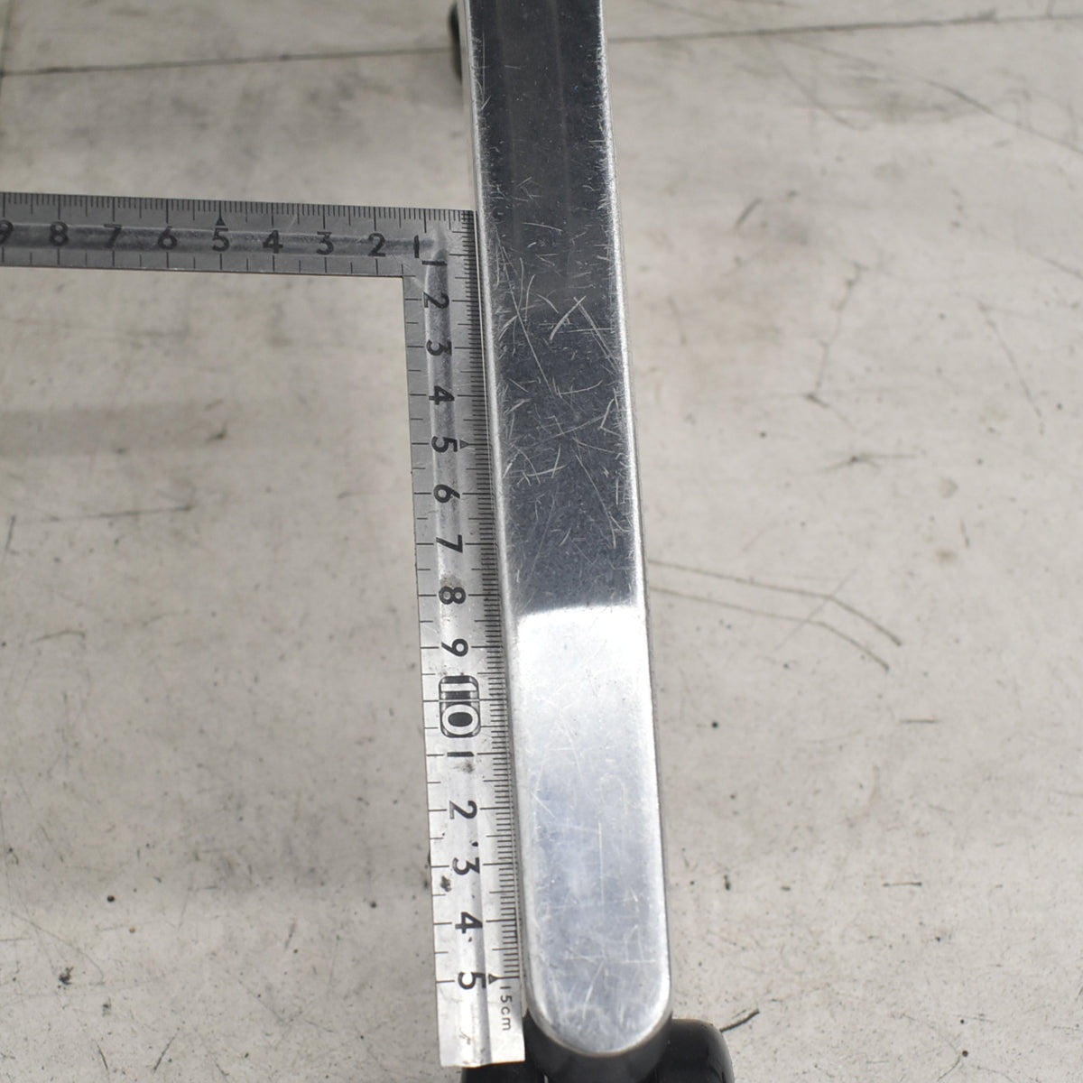 【中古】　スチールケース　シンク　可動肘　ポリッシュ　ブラック　2026082502【中古オフィス家具】
