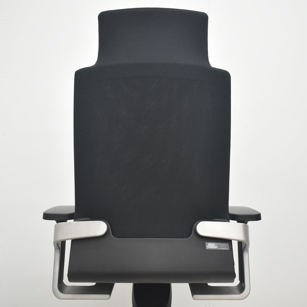 【中古】ウィルクハーン　ON　エクストラハイバック　ヘッドレスト　可動肘　アルミフレーム　ブラック　2026082503【中古オフィス家具】