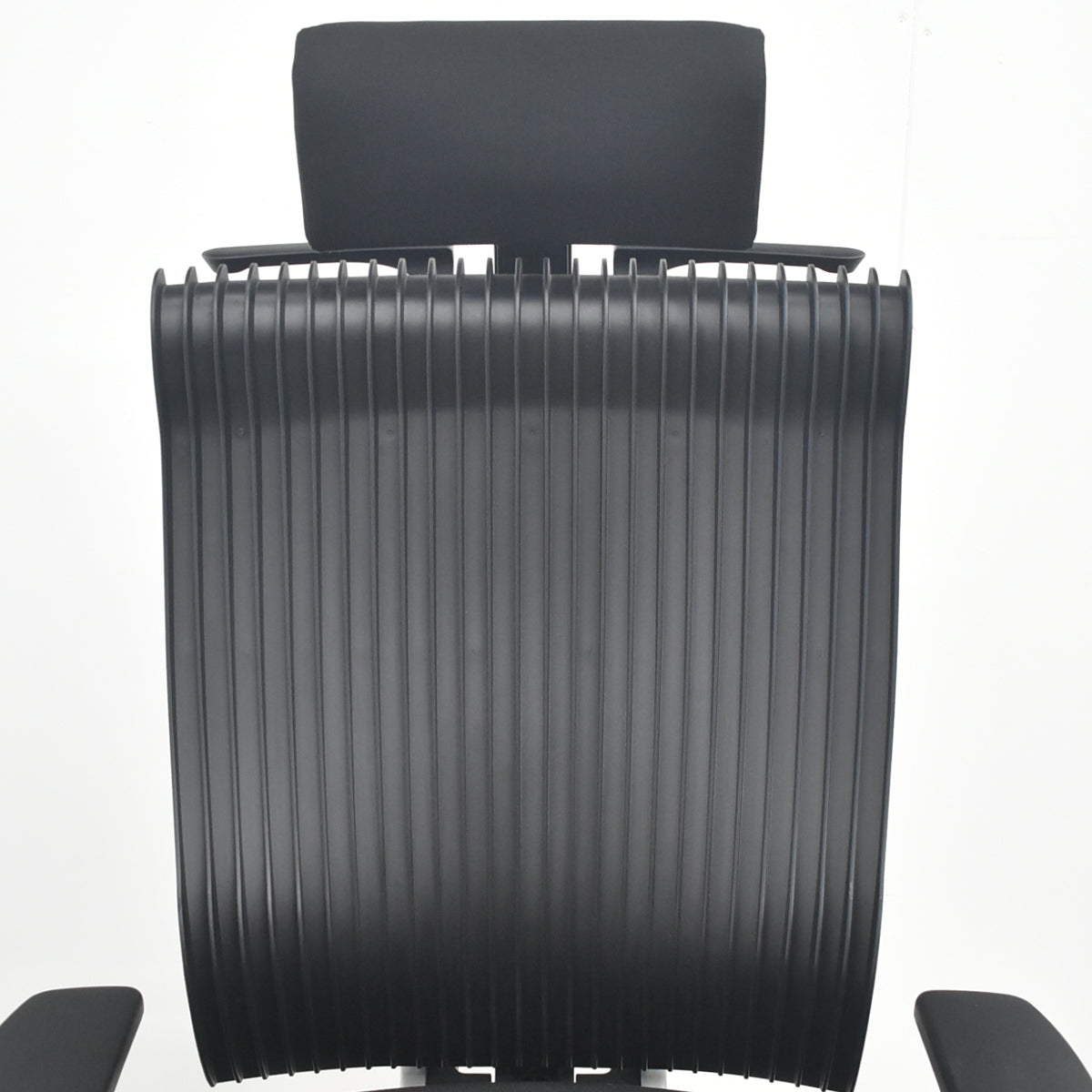 【中古】イトーキ　スピーナ　可動肘　可動ヘッドレスト　アクティブランバーサポート　2021年製　ブラック　2026082605【中古オフィス家具】