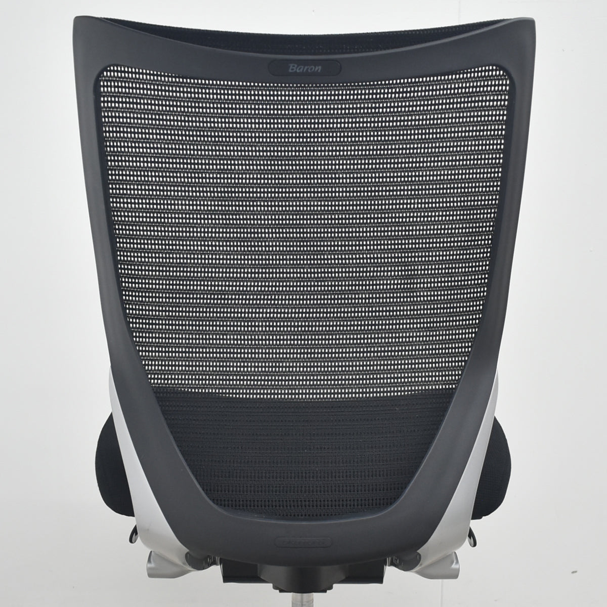【中古】オカムラ　バロン　ローバック　肘なし　シルバー脚　ブラック　2026082606【中古オフィス家具】
