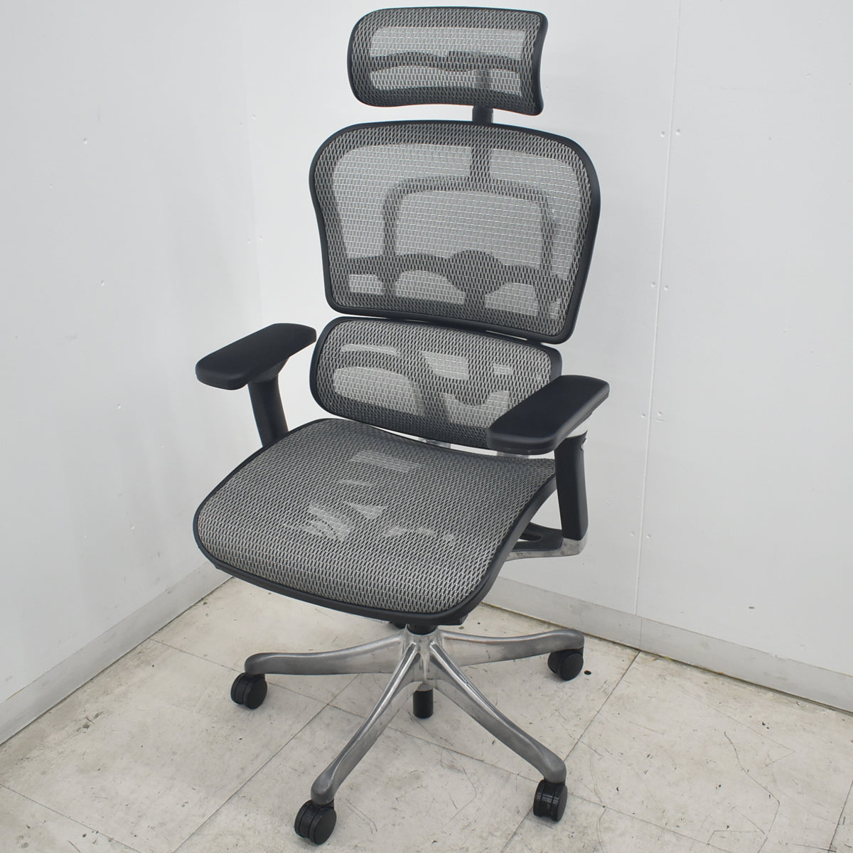 【中古】エルゴヒューマン　プロ　可動肘　ヘッドレスト　ランバーサポート　ナイロンキャスター　ポリッシュ　グレー　2026082701【中古オフィス家具】