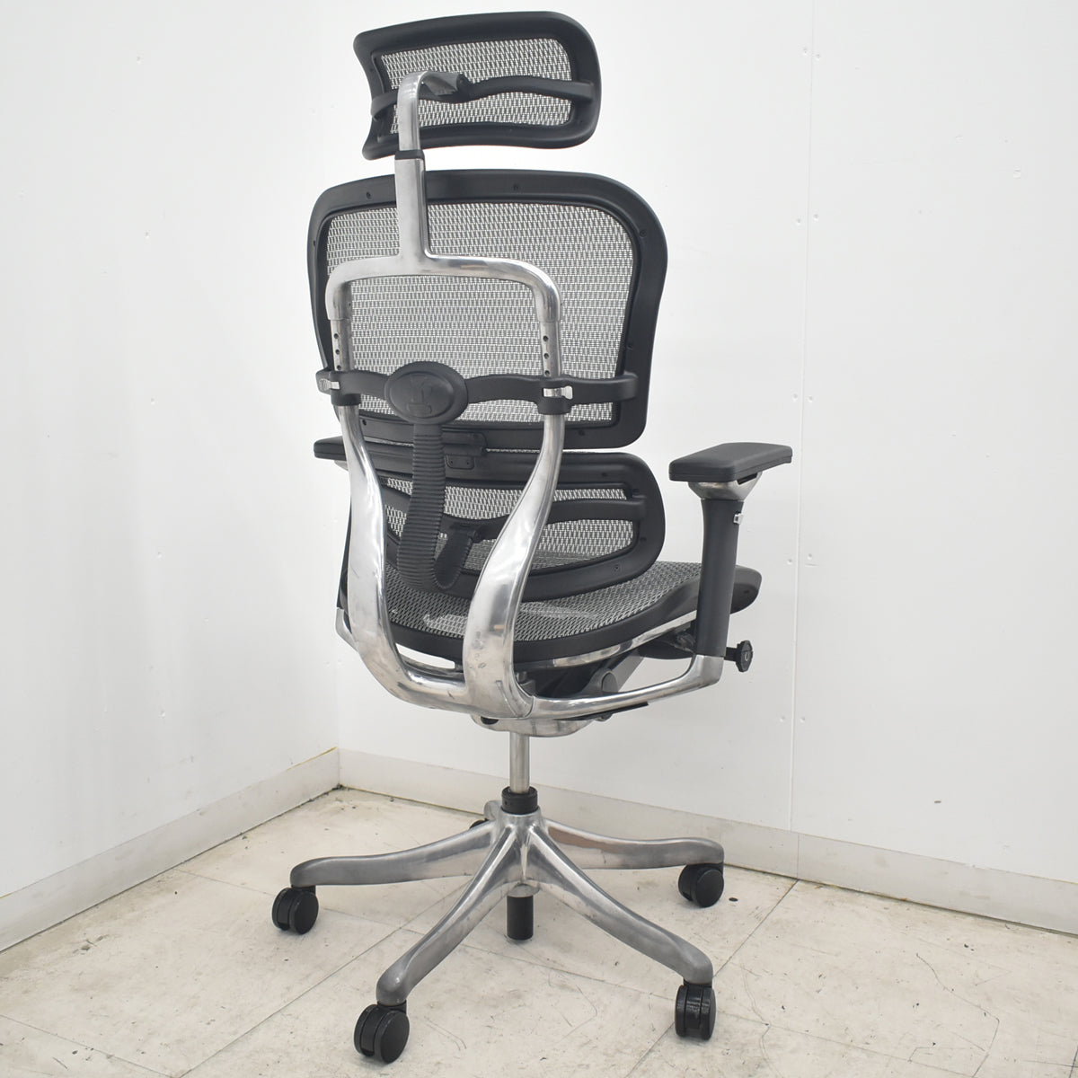 【中古】エルゴヒューマン　プロ　可動肘　ヘッドレスト　ランバーサポート　ナイロンキャスター　ポリッシュ　グレー　2026082701【中古オフィス家具】