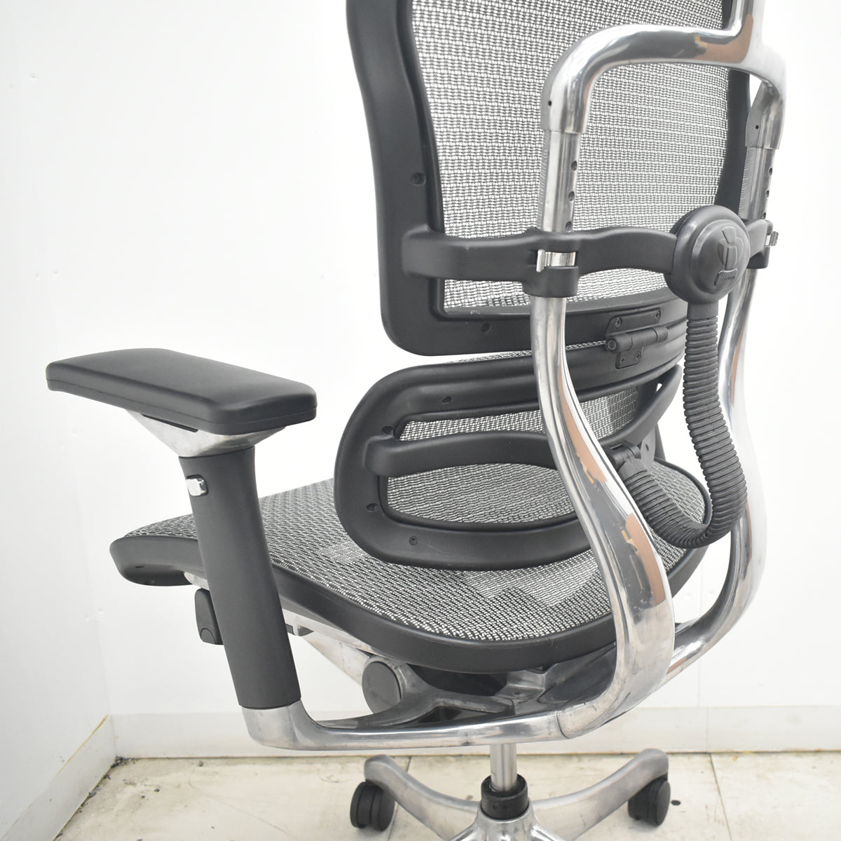 【中古】エルゴヒューマン　プロ　可動肘　ヘッドレスト　ランバーサポート　ナイロンキャスター　ポリッシュ　グレー　2026082701【中古オフィス家具】