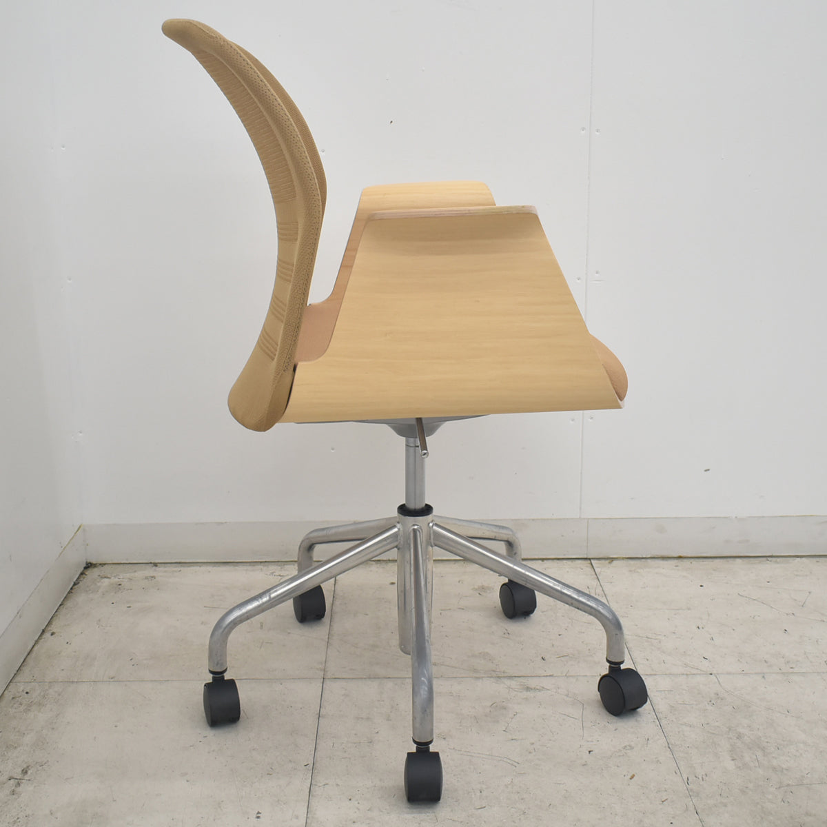 【中古】オカムラ　ペテラ　ウッドシェル　ライトブラウン　2026083102【中古オフィス家具】