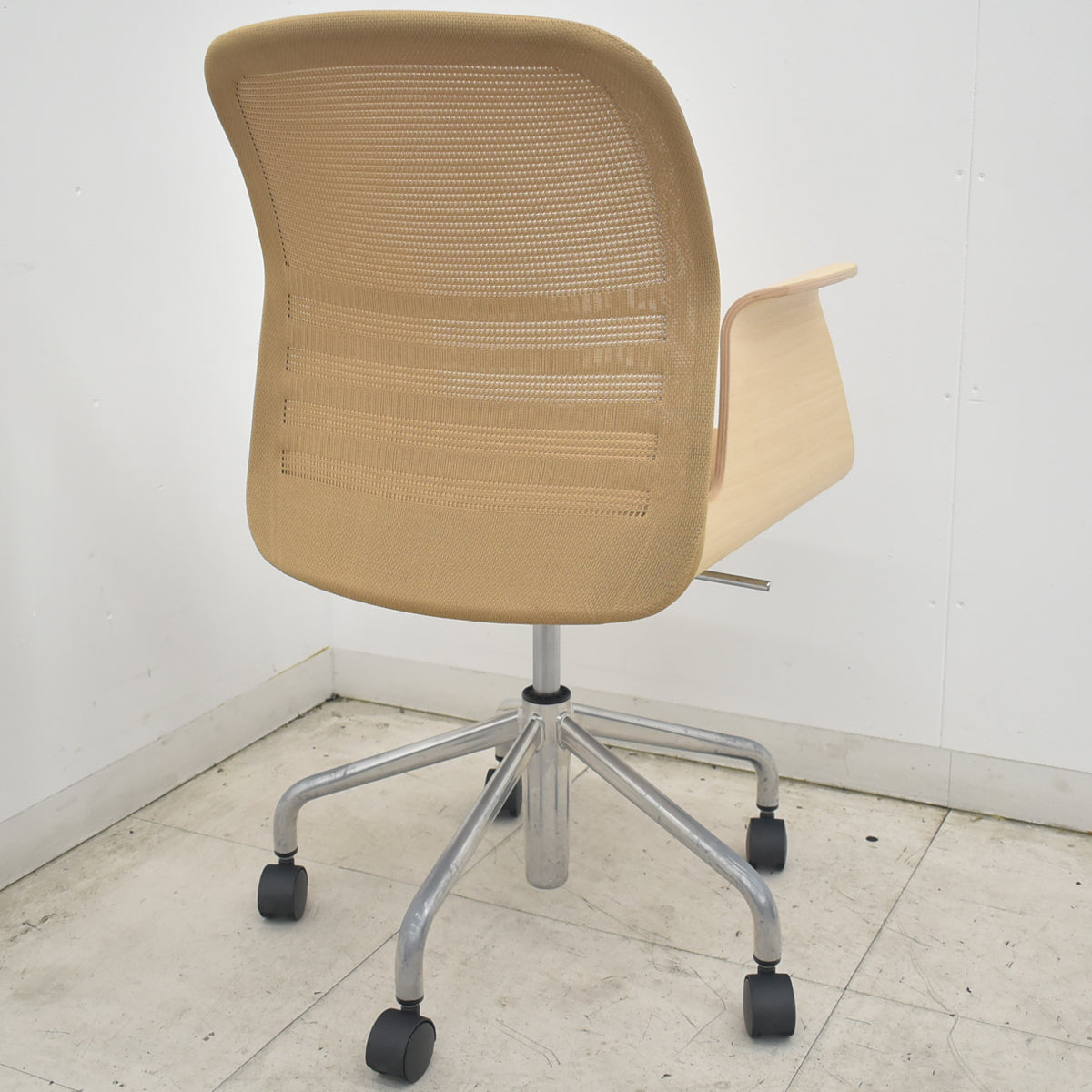【中古】オカムラ　ペテラ　ウッドシェル　ライトブラウン　2026083102【中古オフィス家具】