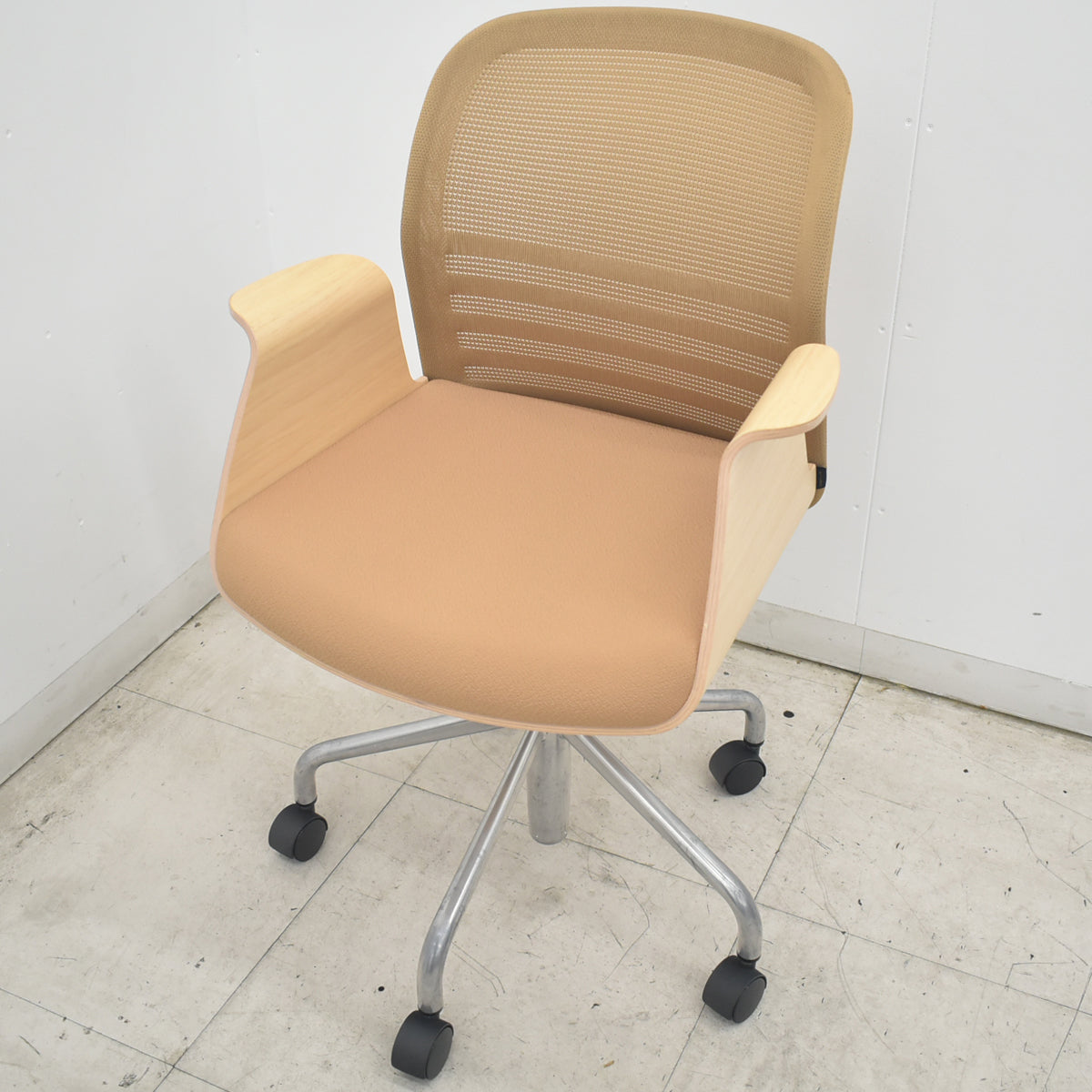【中古】オカムラ　ペテラ　ウッドシェル　ライトブラウン　2026083103【中古オフィス家具】