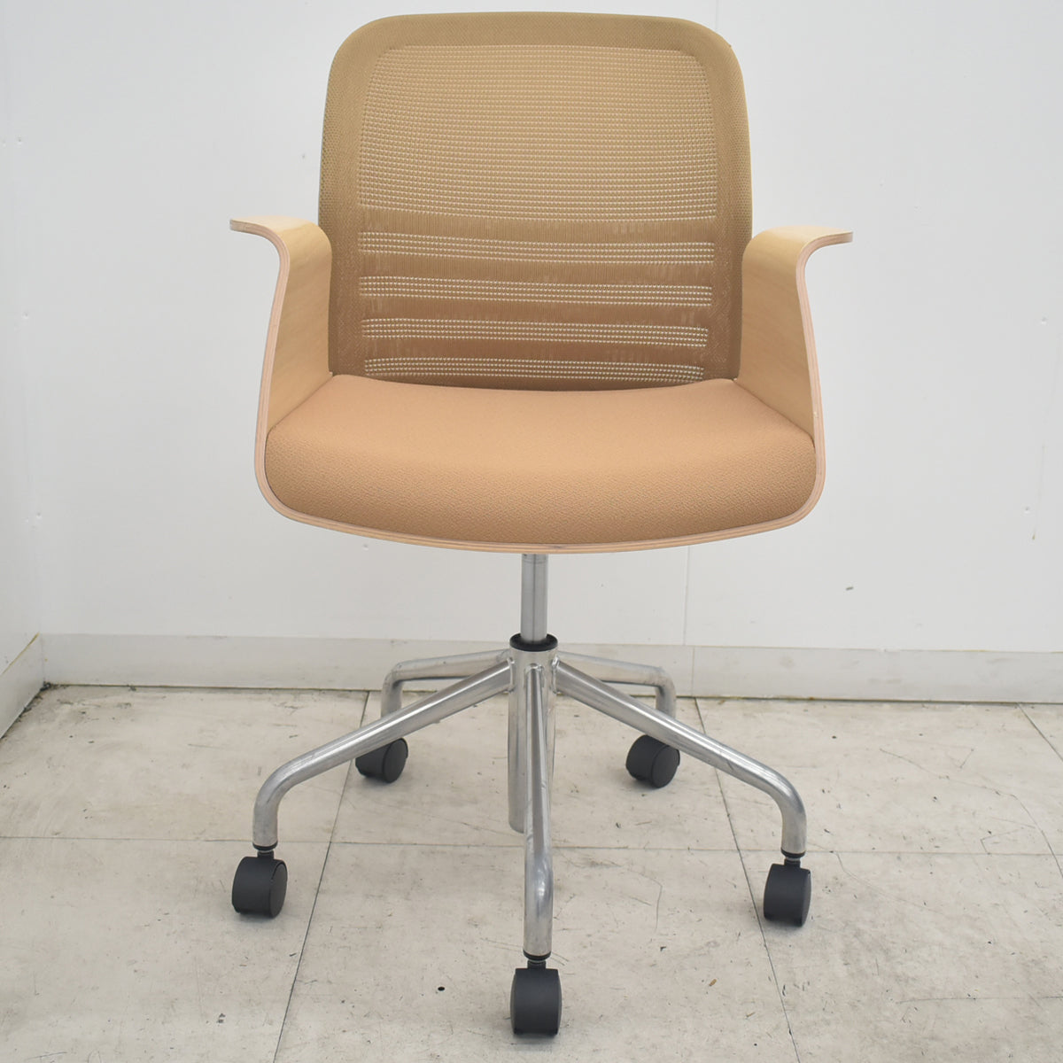 【中古】オカムラ　ペテラ　ウッドシェル　ライトブラウン　2026083103【中古オフィス家具】