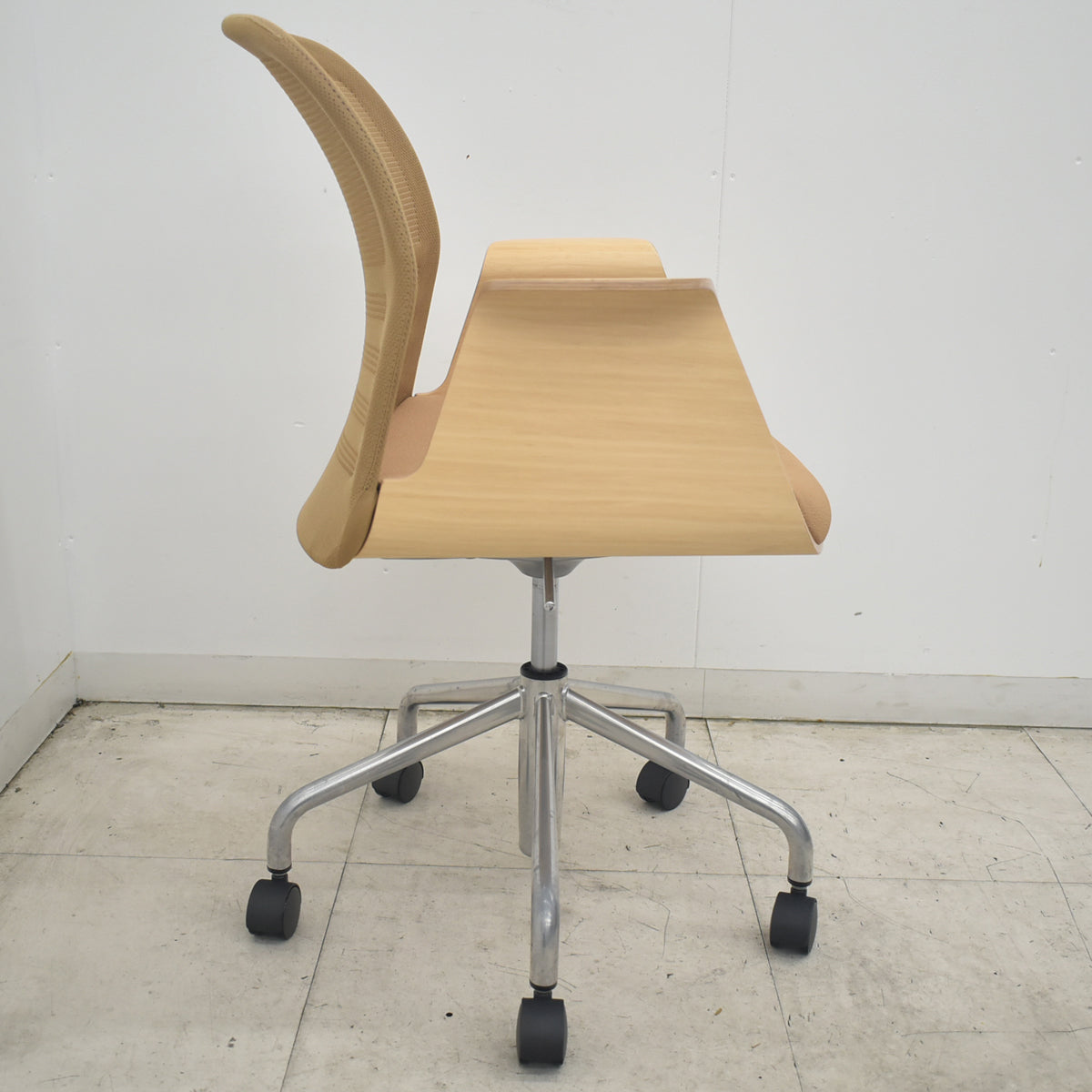 【中古】オカムラ　ペテラ　ウッドシェル　ライトブラウン　2026083103【中古オフィス家具】