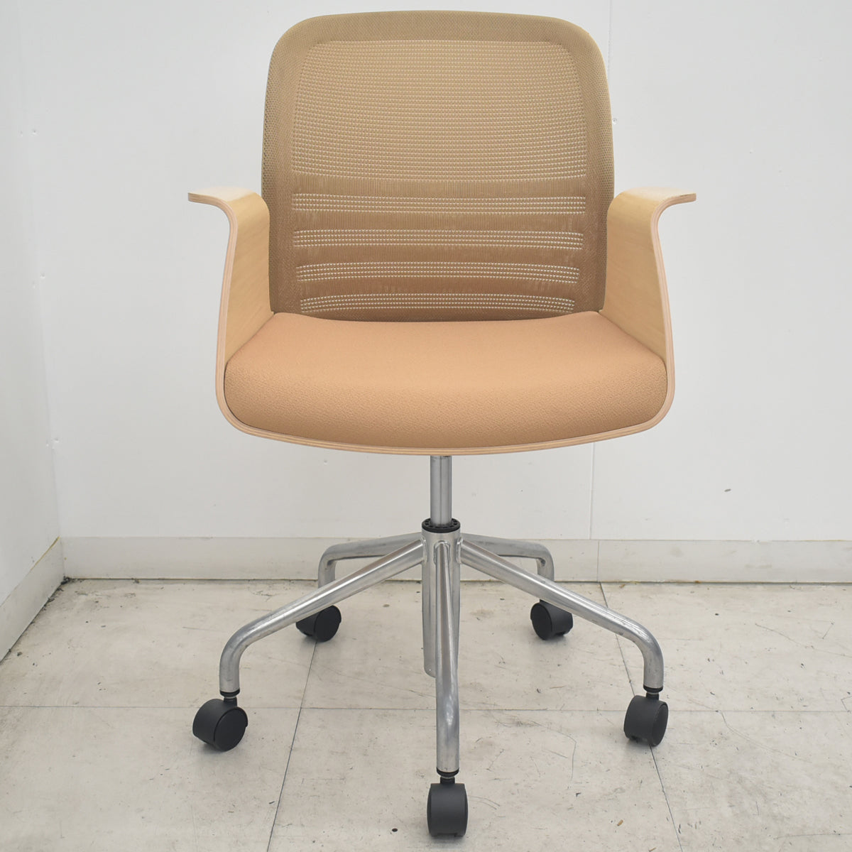 【中古】オカムラ　ペテラ　ウッドシェル　ライトブラウン　2026083104【中古オフィス家具】
