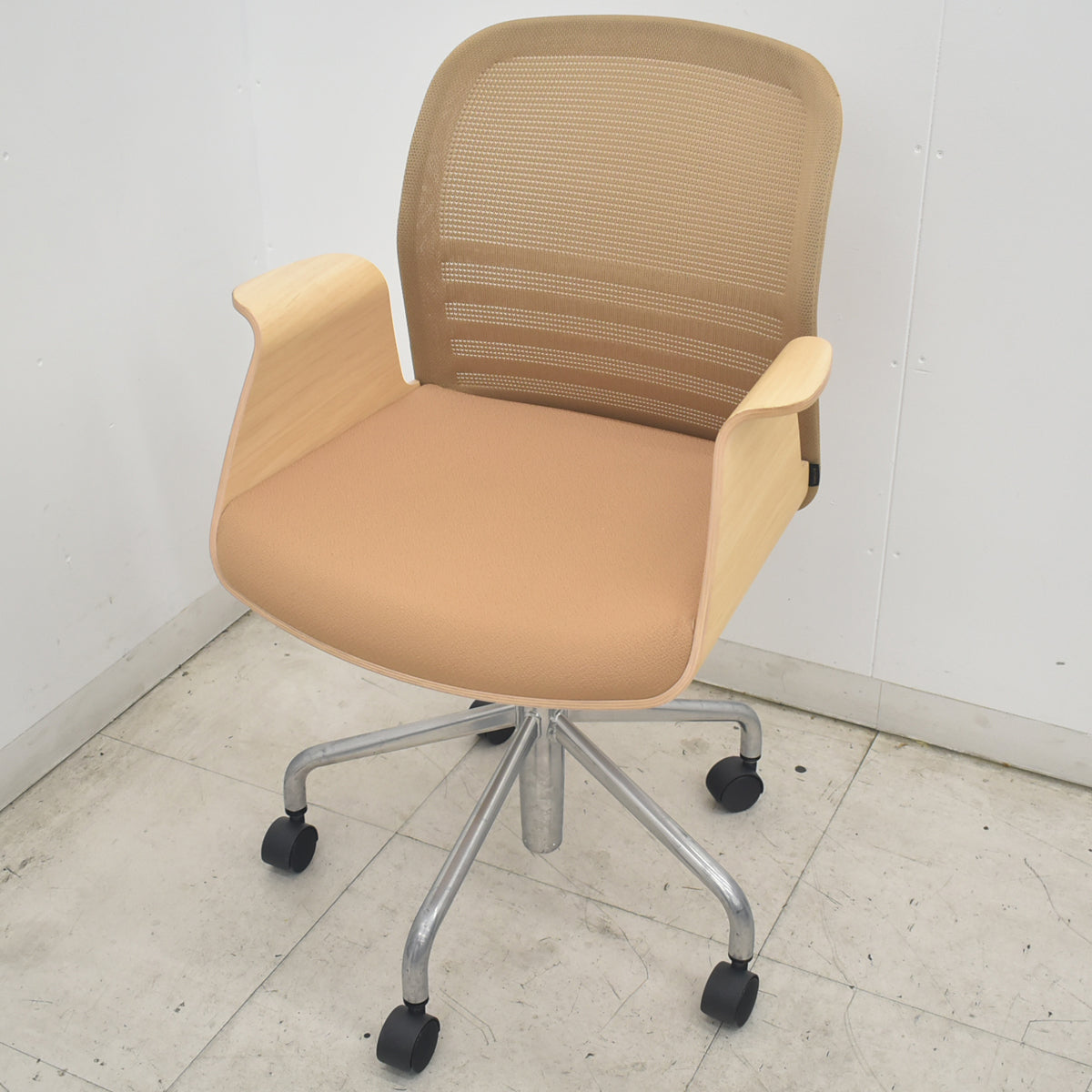 【中古】オカムラ　ペテラ　ウッドシェル　ライトブラウン　2026083105【中古オフィス家具】