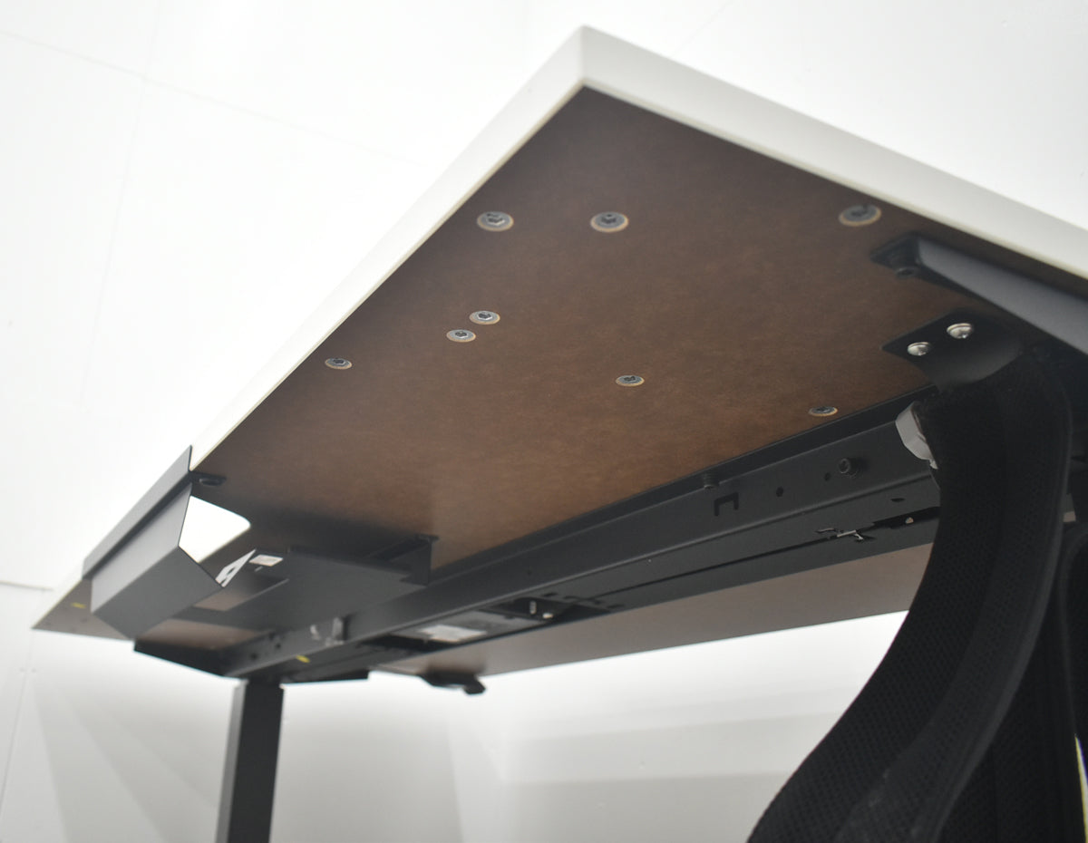 【中古】コクヨ　シークエンス　電動昇降デスク　コントロールレバータイプ　メモリー機能付　2021年製　幅1550　2026090101【中古オフィス家具】
