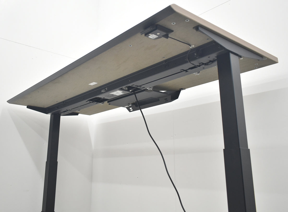 【中古】コクヨ　シークエンス　電動昇降デスク　コントロールレバータイプ　2023年製　ソフトエッジ天板　幅1550　2026090204【中古オフィス家具】
