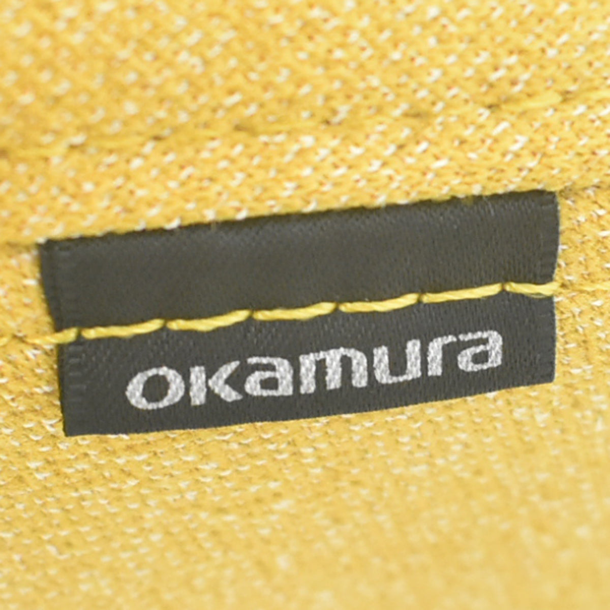 【中古】オカムラ　ライブス　ワークチェア　ロータイプ　木脚　回転タイプ　ダーク脚　2021年製　イエロー　2026090702【中古オフィス家具】
