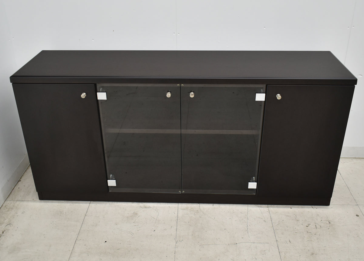 【中古】オカムラ　クレデンザシリーズ　サイドボード　ガラス扉　幅1500　2026091201【中古オフィス家具】