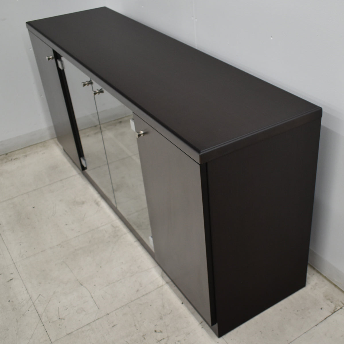 【中古】オカムラ　クレデンザシリーズ　サイドボード　ガラス扉　幅1500　2026091201【中古オフィス家具】