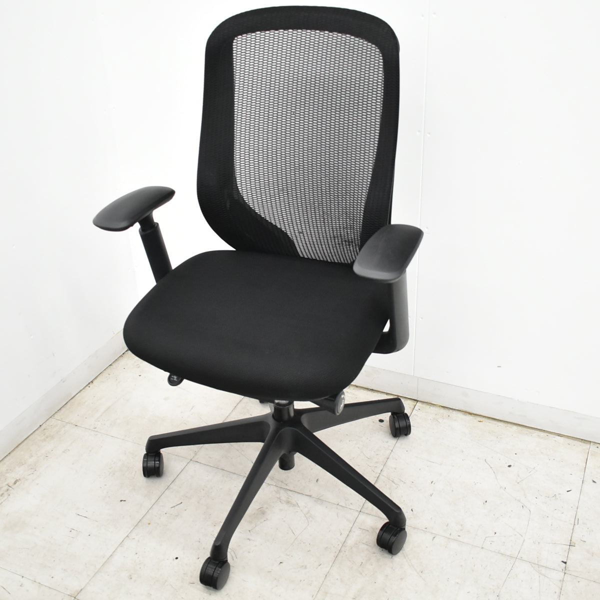 【中古】オカムラ　シルフィー　ハイバック　可動肘　バックカーブアジャスト　前傾機能　ブラック　2026091701【中古オフィス家具】