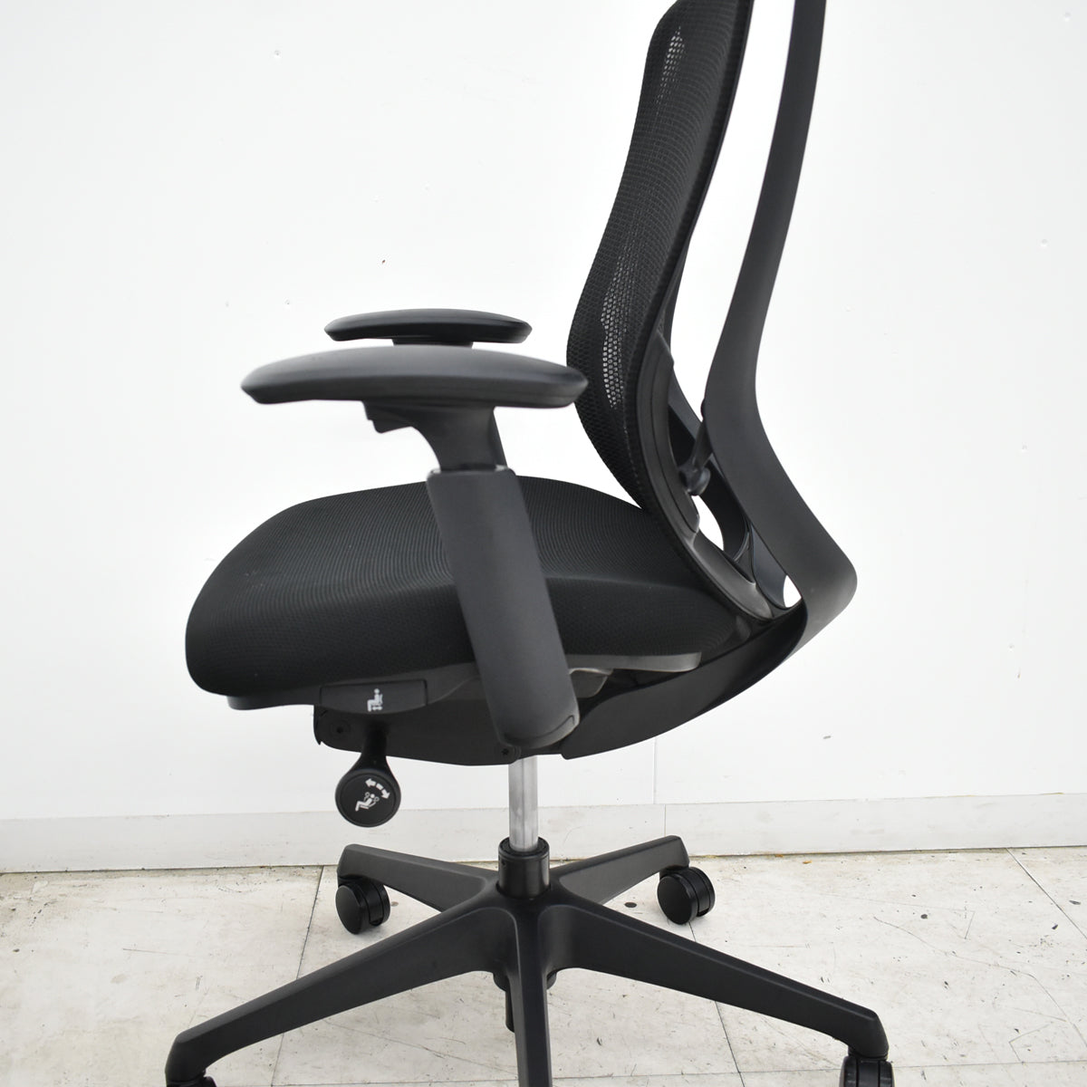 【中古】オカムラ　シルフィー　ハイバック　可動肘　バックカーブアジャスト　前傾機能　ブラック　2026091701【中古オフィス家具】