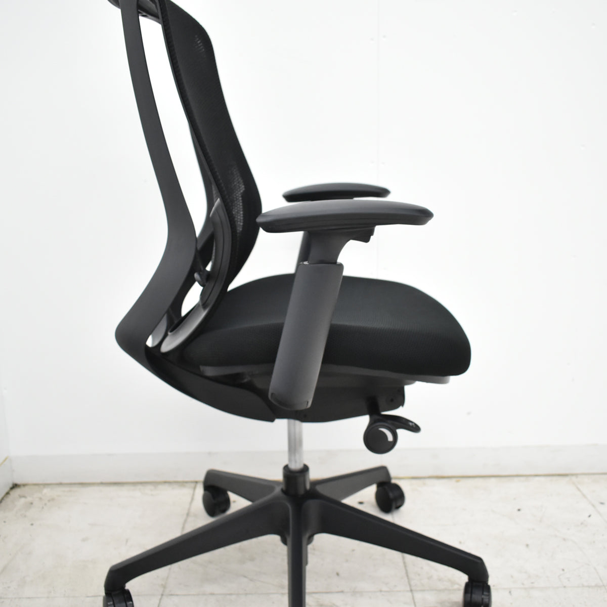 【中古】オカムラ　シルフィー　ハイバック　可動肘　バックカーブアジャスト　前傾機能　ブラック　2026091701【中古オフィス家具】
