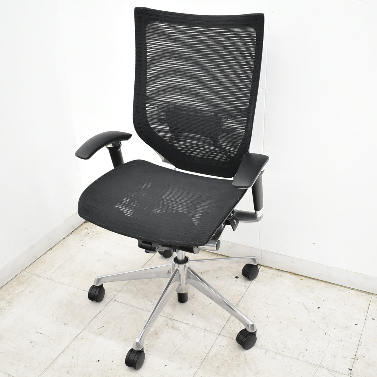【中古】オカムラ　バロン　可動肘（肘パッド新品）ハイバック　ポリッシュ　ランバーサポート　ブラック　2026091702【中古オフィス家具】