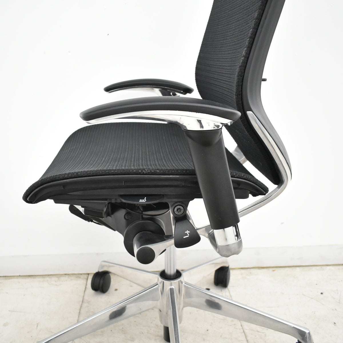 【中古】オカムラ　バロン　可動肘（肘パッド新品）ハイバック　ポリッシュ　ランバーサポート　ブラック　2026091702【中古オフィス家具】