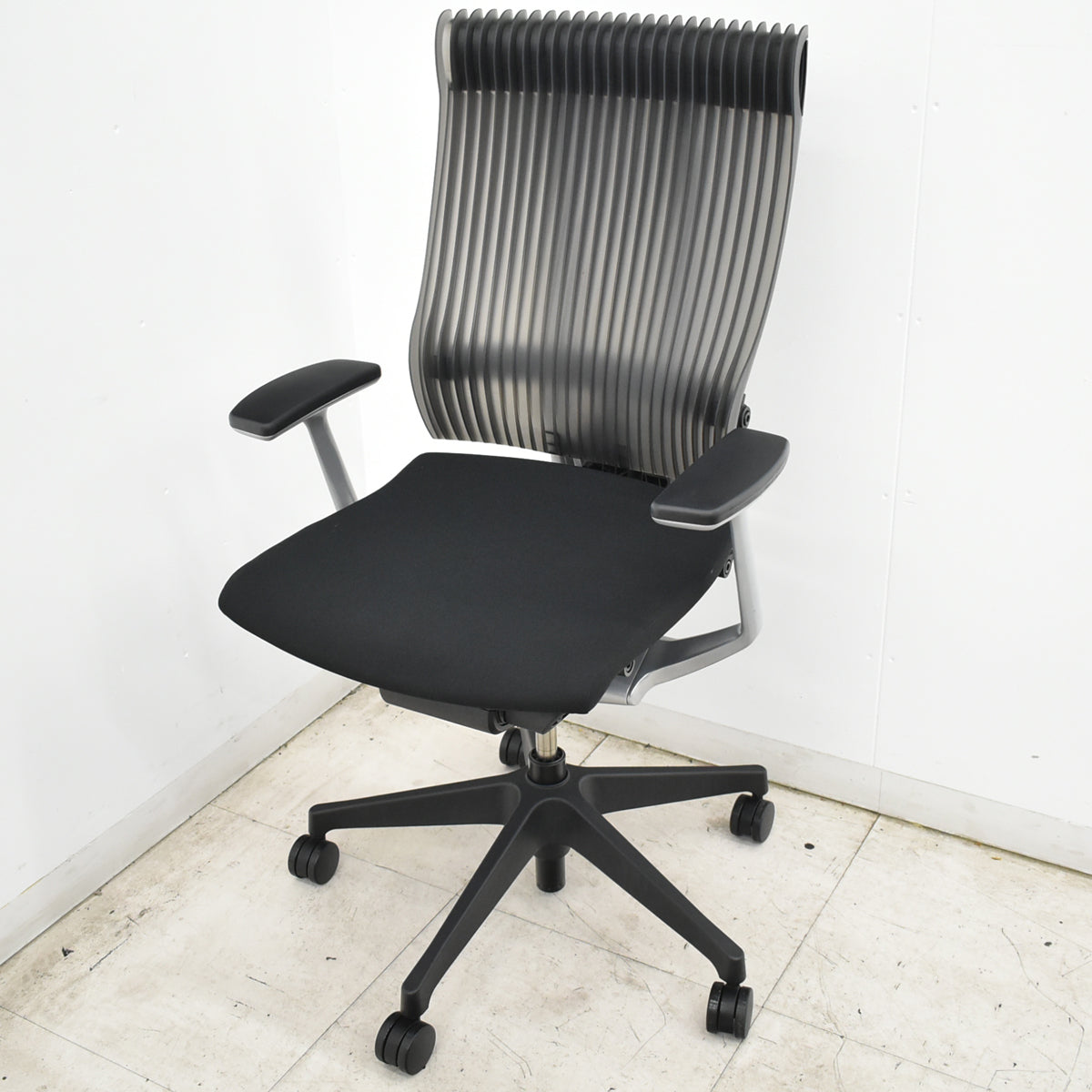 【中古】イトーキ　スピーナ　固定肘　アクティブランバーサポート　エラストマーバック　ブラック　2026091703【中古オフィス家具】