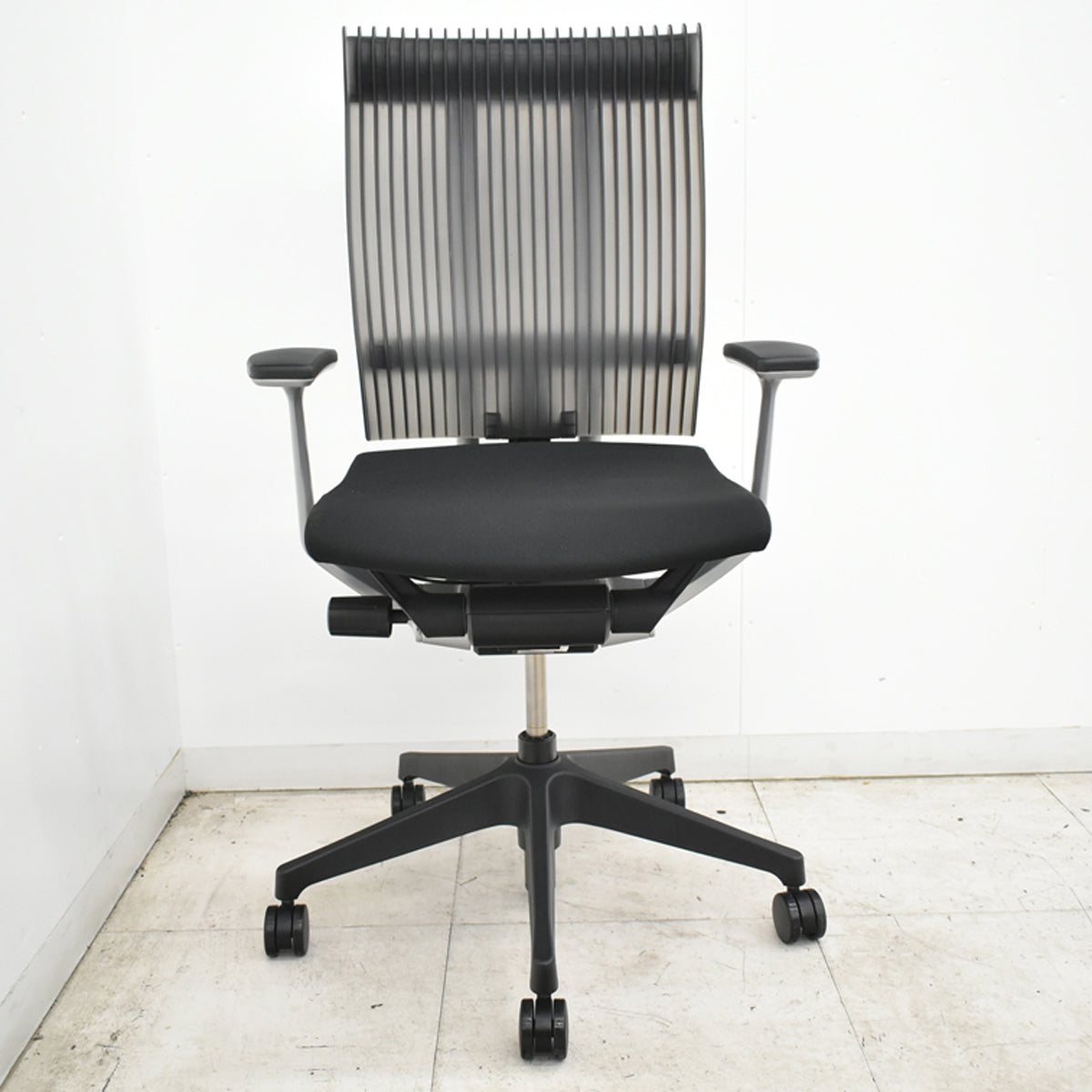 【中古】イトーキ　スピーナ　固定肘　アクティブランバーサポート　エラストマーバック　ブラック　2026091703【中古オフィス家具】