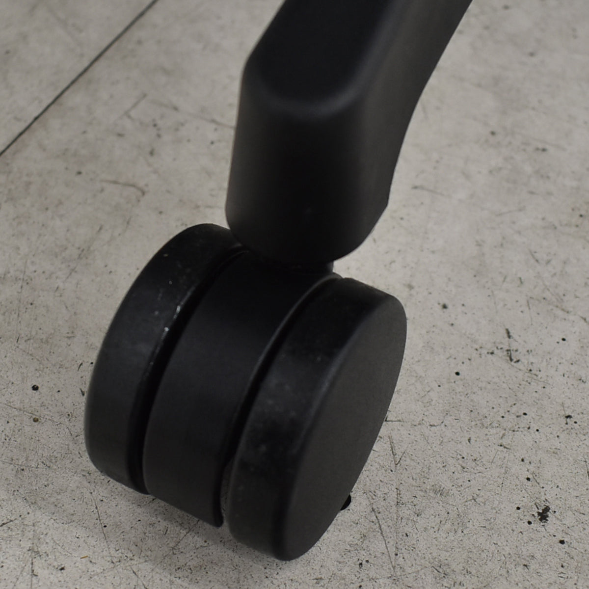 【中古】イトーキ　スピーナ　固定肘　アクティブランバーサポート　エラストマーバック　ブラック　2026091703【中古オフィス家具】
