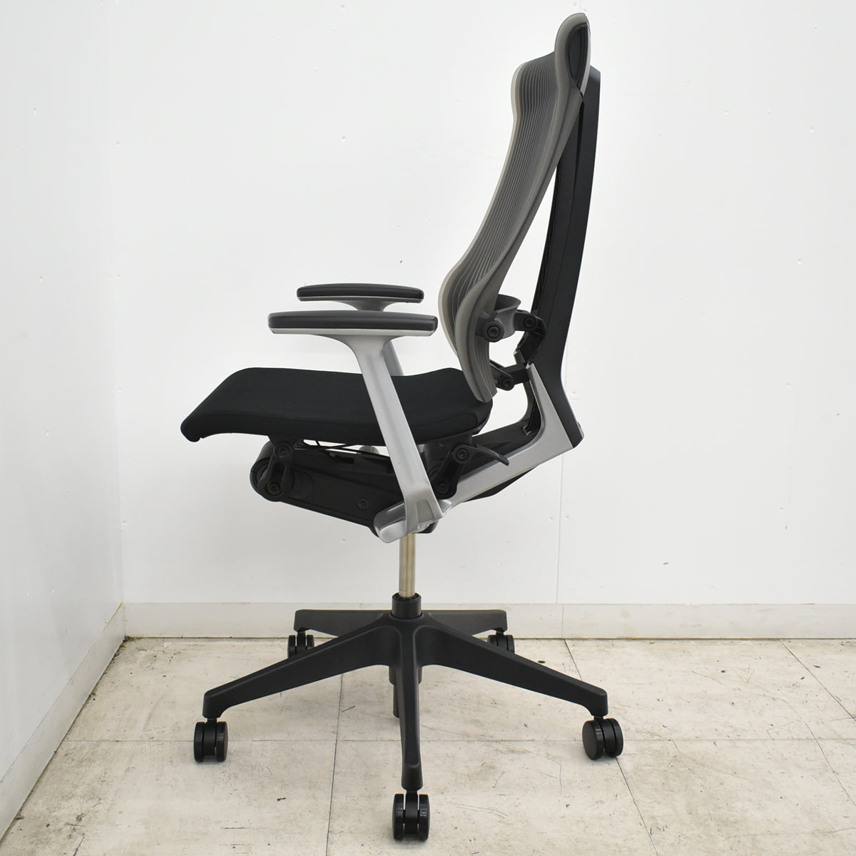 【中古】イトーキ　スピーナ　固定肘　アクティブランバーサポート　エラストマーバック　ブラック　2026091703【中古オフィス家具】