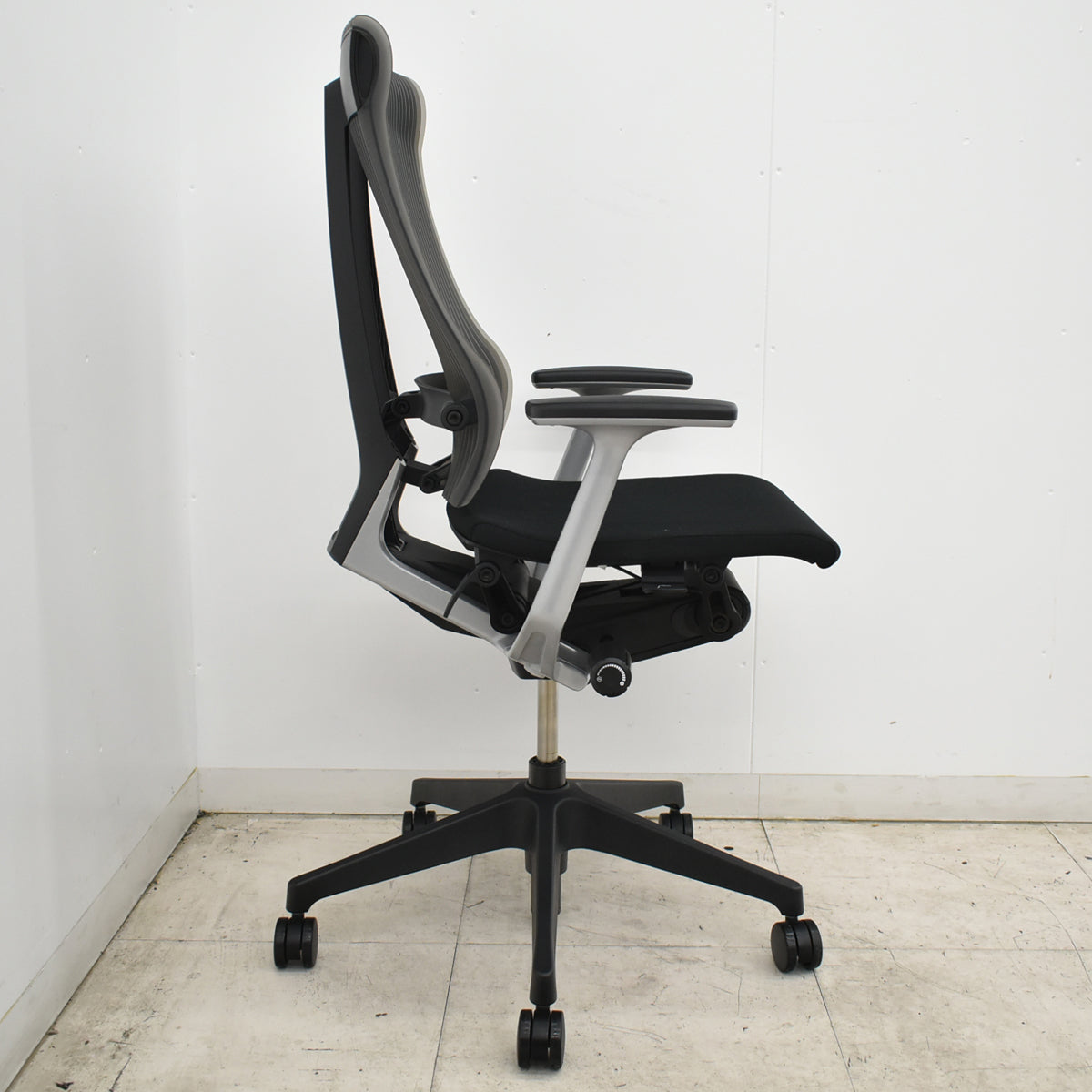 【中古】イトーキ　スピーナ　固定肘　アクティブランバーサポート　エラストマーバック　ブラック　2026091703【中古オフィス家具】