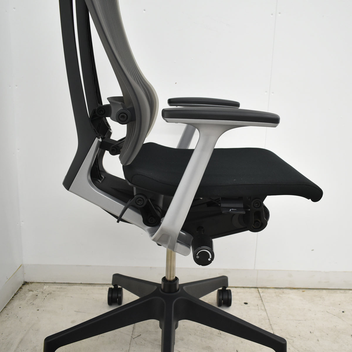 【中古】イトーキ　スピーナ　固定肘　アクティブランバーサポート　エラストマーバック　ブラック　2026091703【中古オフィス家具】
