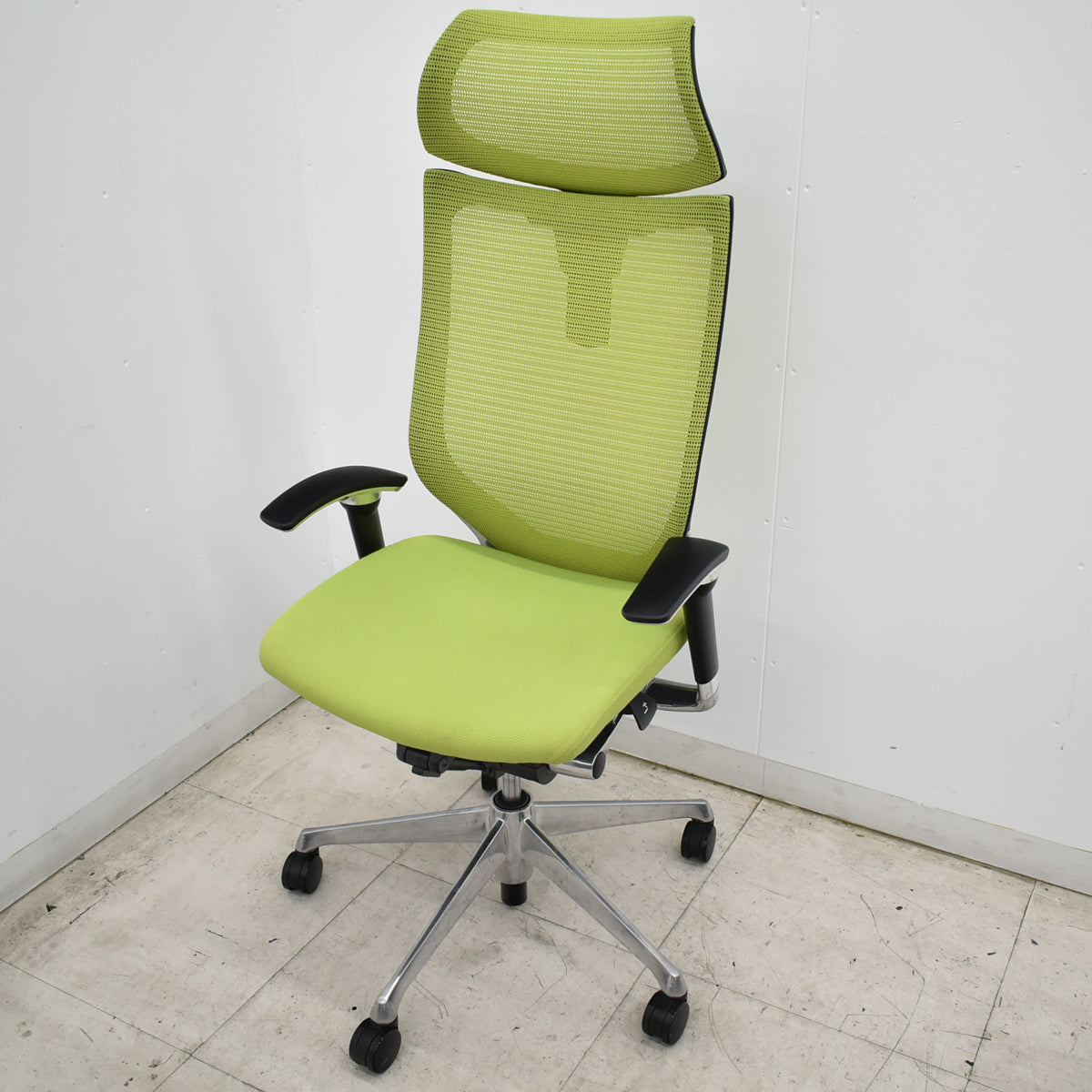 【中古】オカムラ　バロン　エクストラハイバック　可動肘　可動ヘッドレスト　ポリッシュ　ライムグリーン　2026091704【中古オフィス家具】
