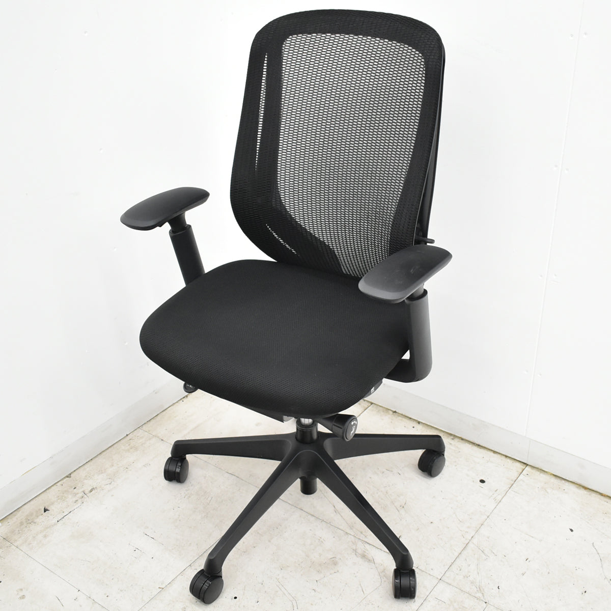【中古】オカムラ　シルフィー　ハイバック　可動肘　バックカーブアジャスト　前傾機能　ブラック　2026092403【中古オフィス家具】