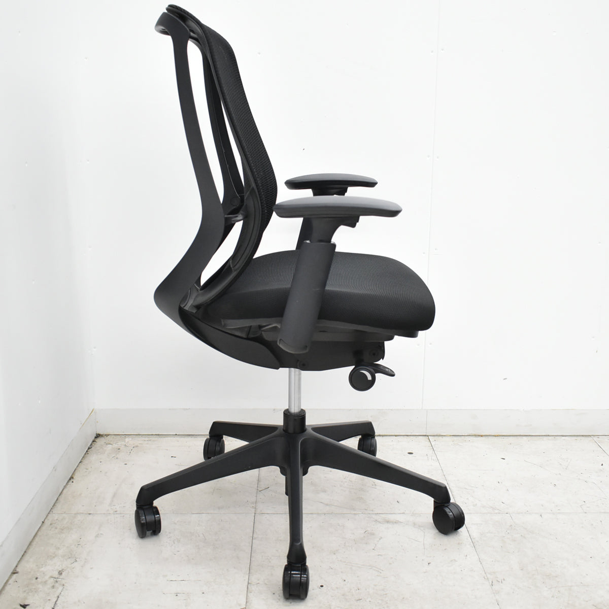 【中古】オカムラ　シルフィー　ハイバック　可動肘　バックカーブアジャスト　前傾機能　ブラック　2026092403【中古オフィス家具】