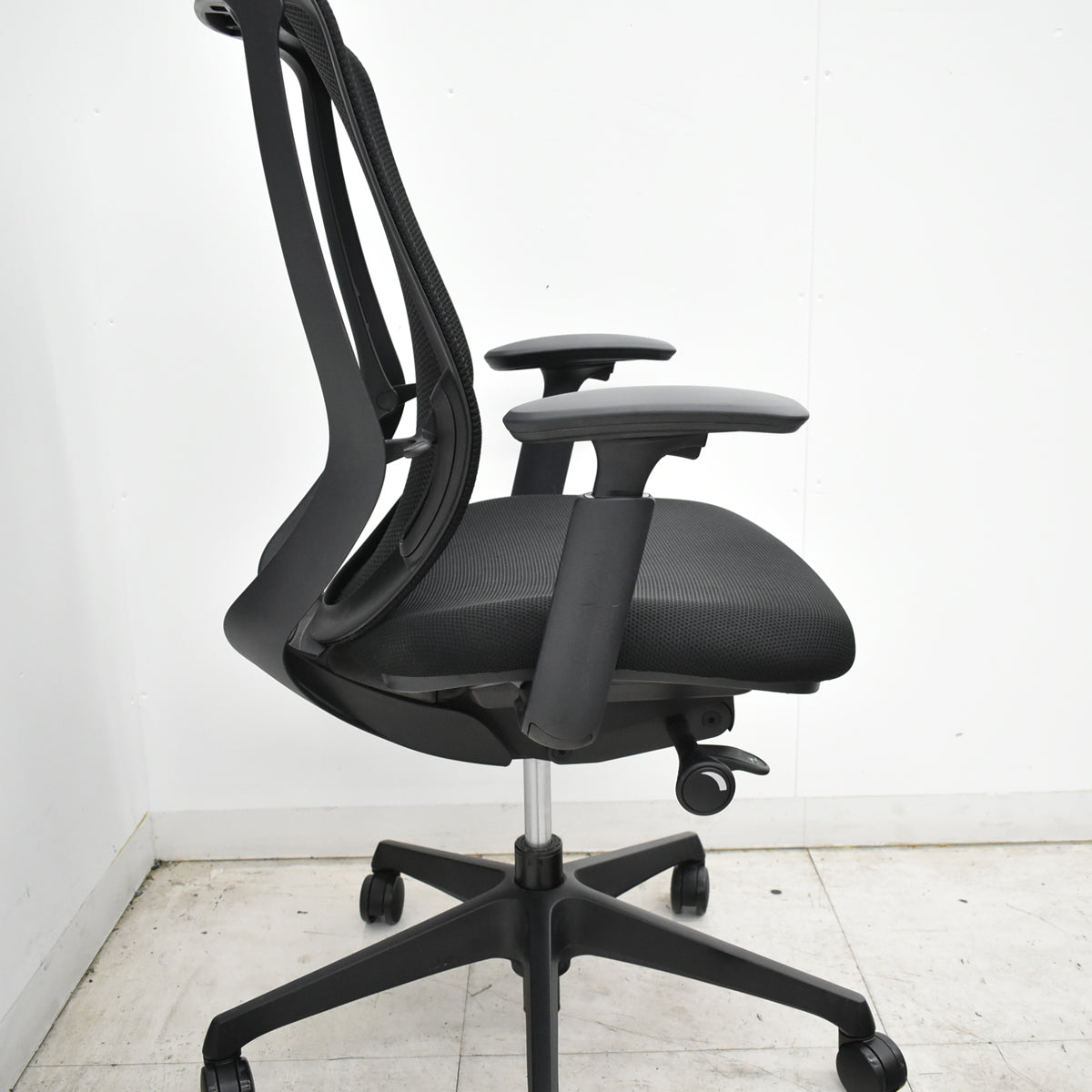 【中古】オカムラ　シルフィー　ハイバック　可動肘　バックカーブアジャスト　前傾機能　ブラック　2026092403【中古オフィス家具】