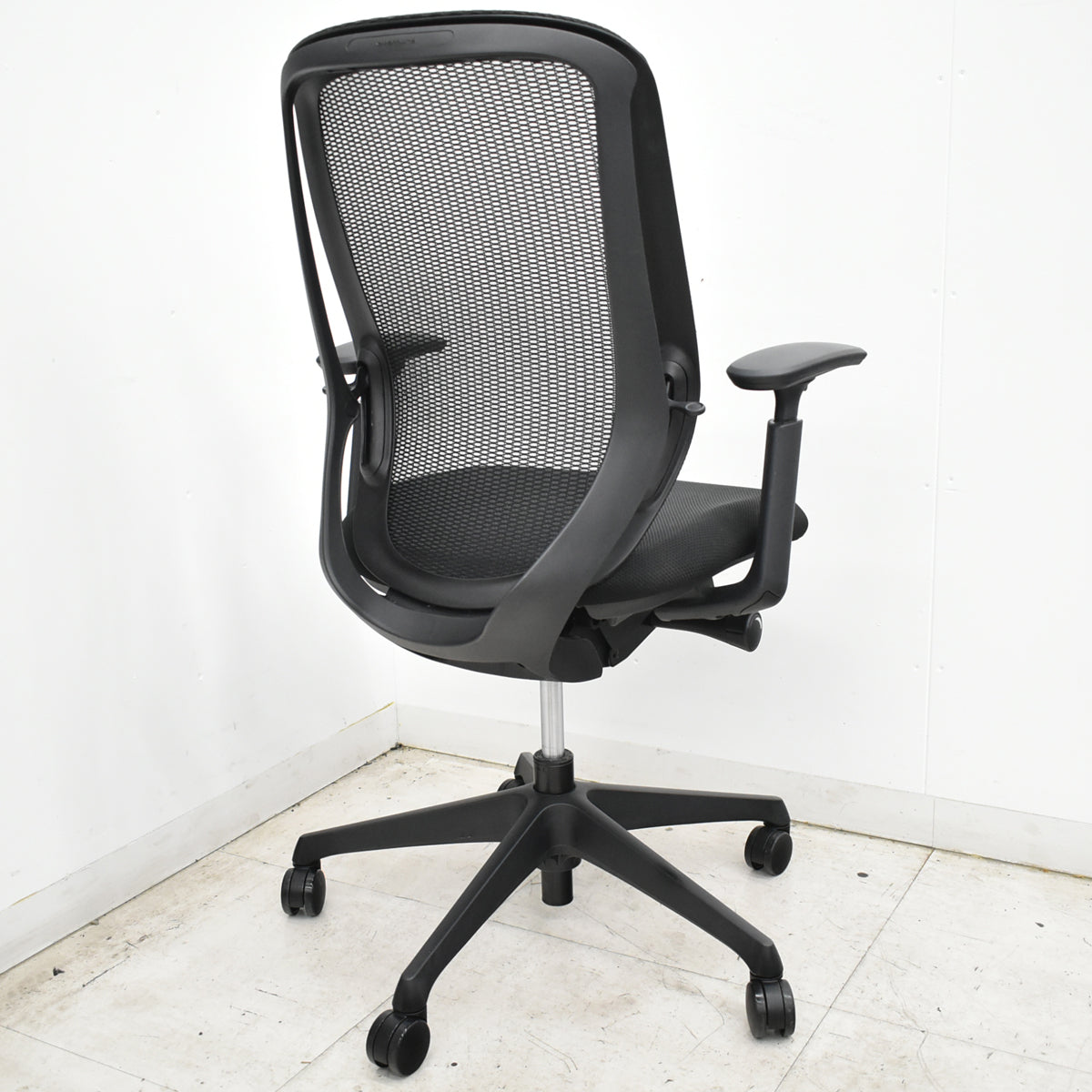 【中古】オカムラ　シルフィー　ハイバック　可動肘　バックカーブアジャスト　前傾機能　ブラック　2026092403【中古オフィス家具】