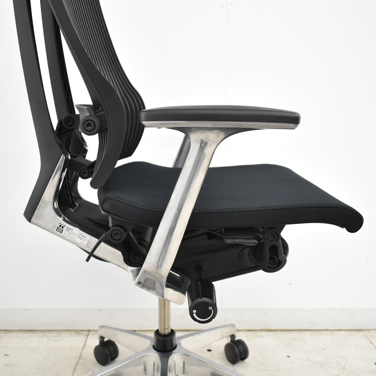 【中古】イトーキ　スピーナ　固定肘　アクティブランバーサポート　エラストマーバック　ポリッシュ　ブラック　2026092502【中古オフィス家具】